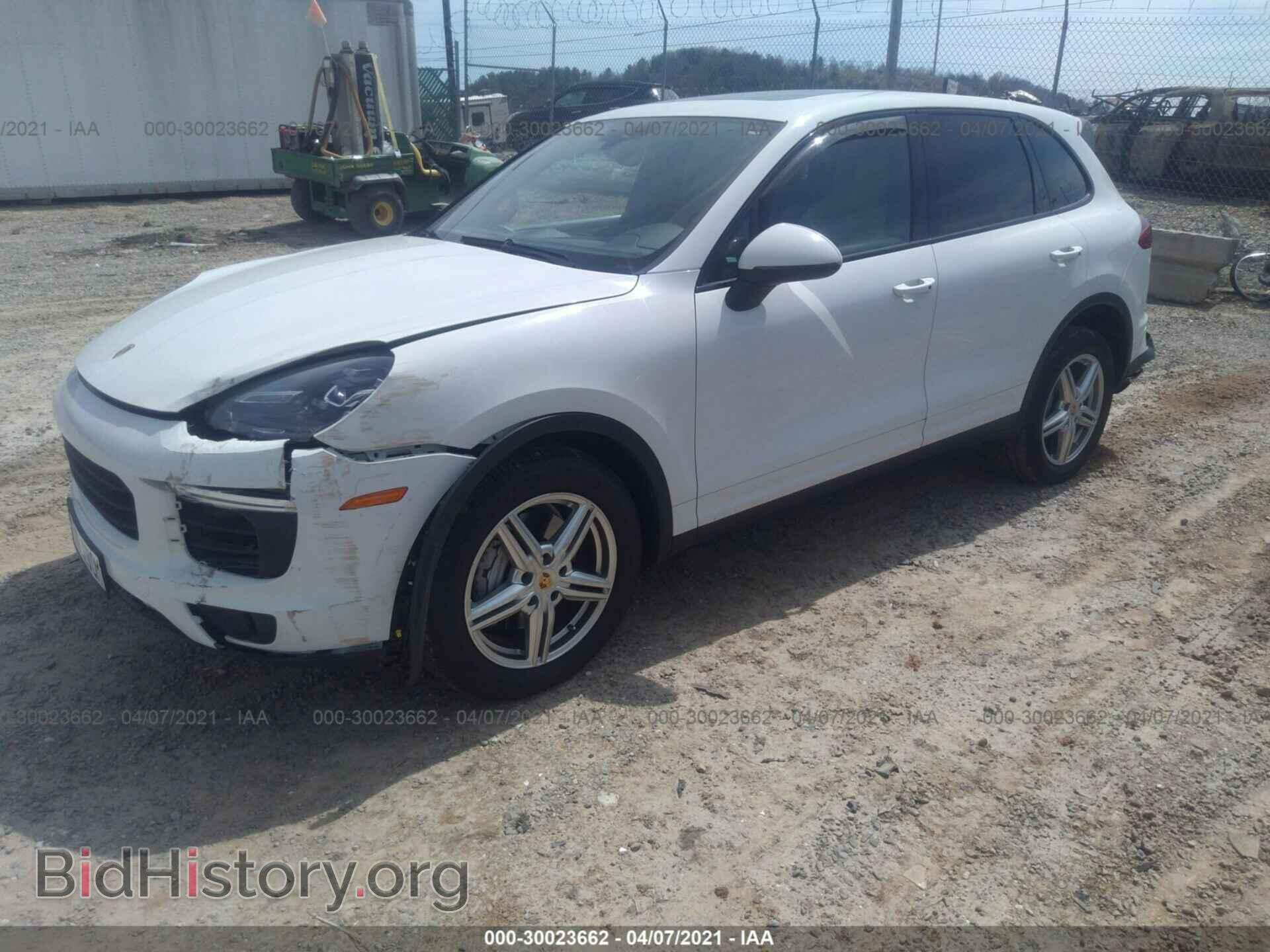 2016 PORSCHE CAYENNE - VIN: WP1AB2A29GLA95885 - Фото 2