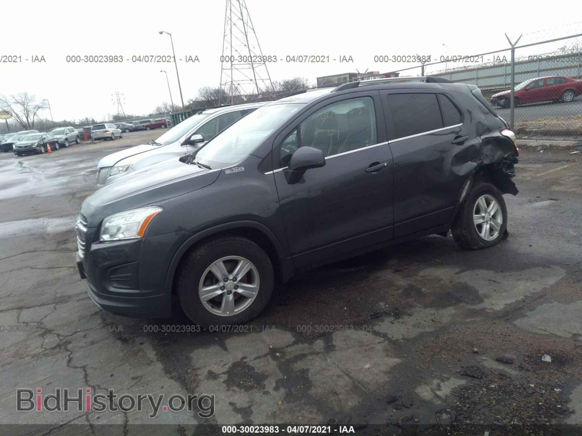 2016 CHEVROLET TRAX - VIN: 3GNCJPSB2GL152657 - Фото 2