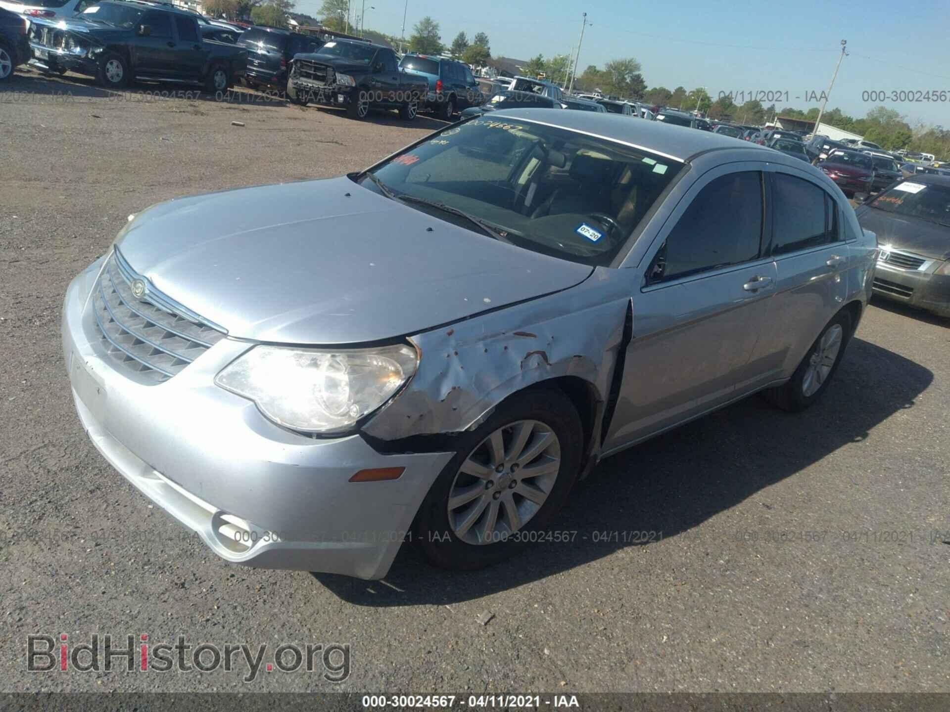 2010 CHRYSLER SEBRING - VIN: 1C3CC5FB3AN137663 - Фото 2