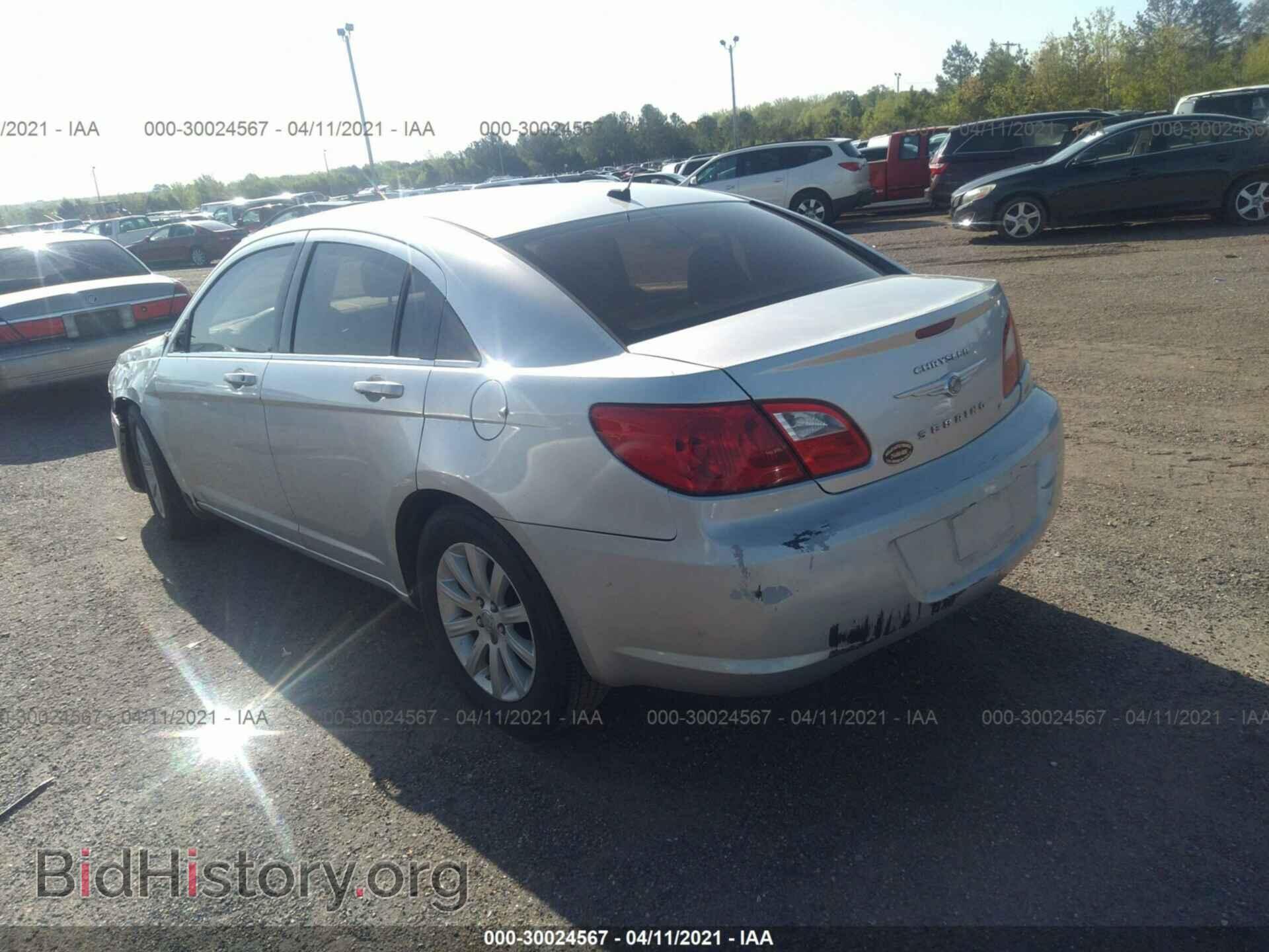 2010 CHRYSLER SEBRING - VIN: 1C3CC5FB3AN137663 - Фото 3