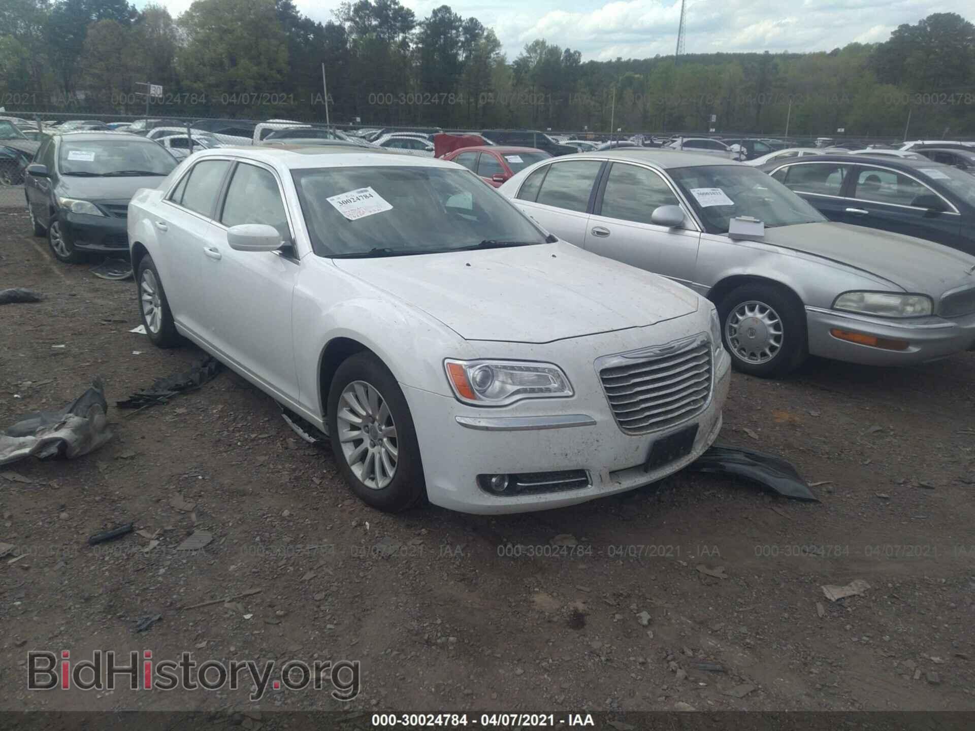 Фотография 2C3CCAAG3DH551440 - CHRYSLER 300 2013