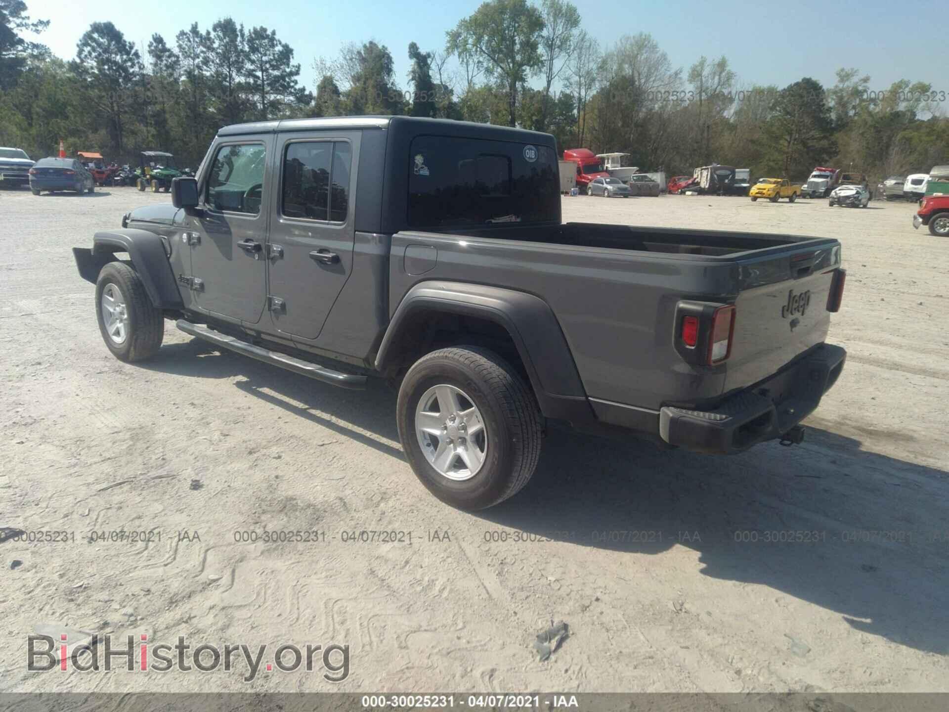 2020 JEEP GLADIATOR - VIN: 1C6HJTAG9LL166623 - Фото 3