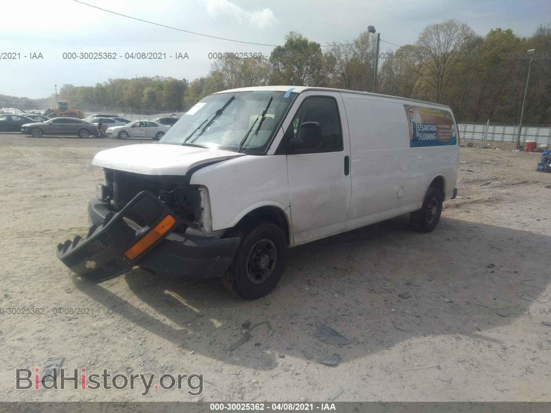 2007 CHEVROLET EXPRESS CARGO VAN - VIN: 1GCGG29V771111945 - Photo 2