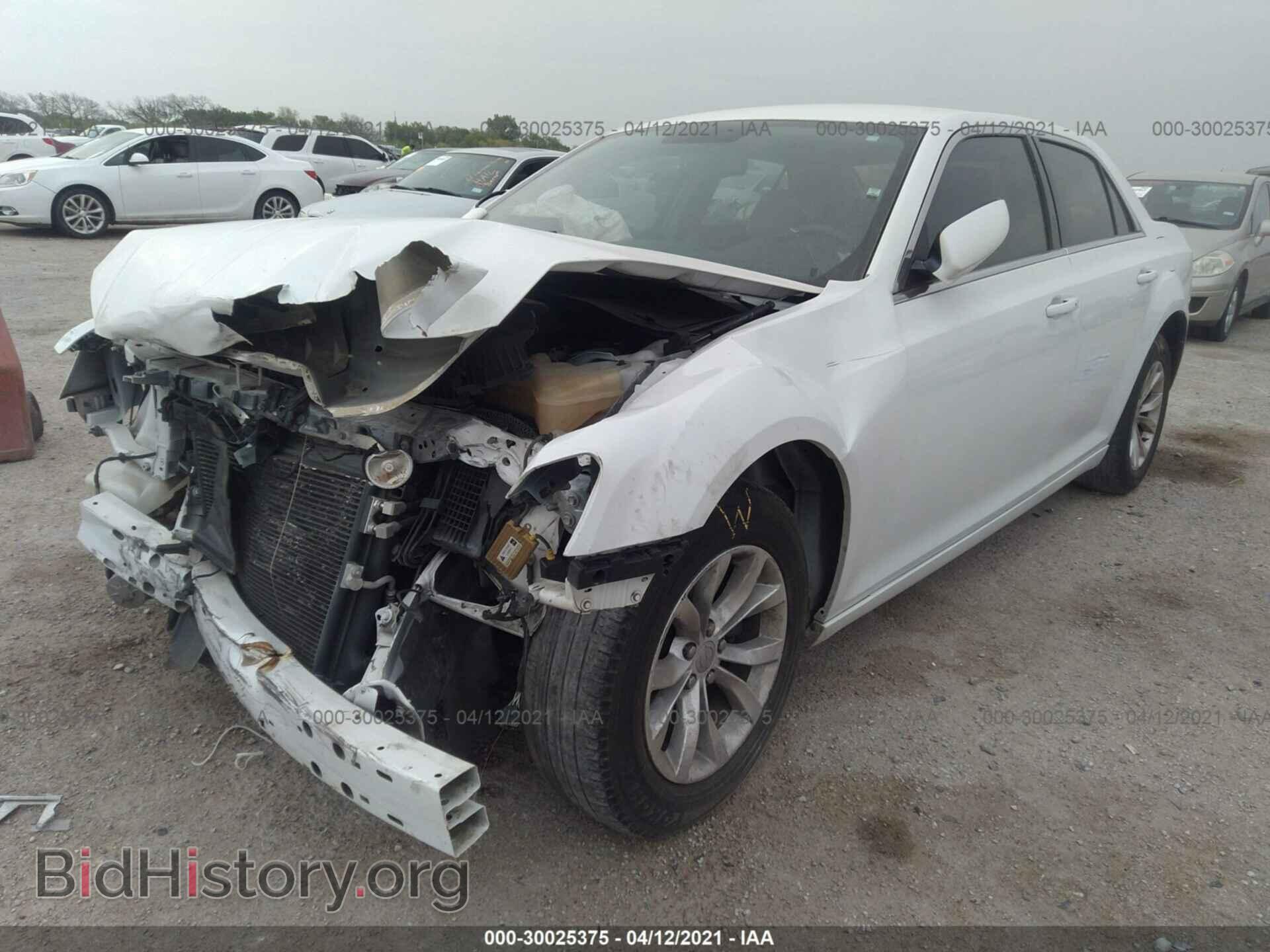 2013 CHRYSLER 300 - VIN: 2C3CCAAG3DH514985 - Фото 2