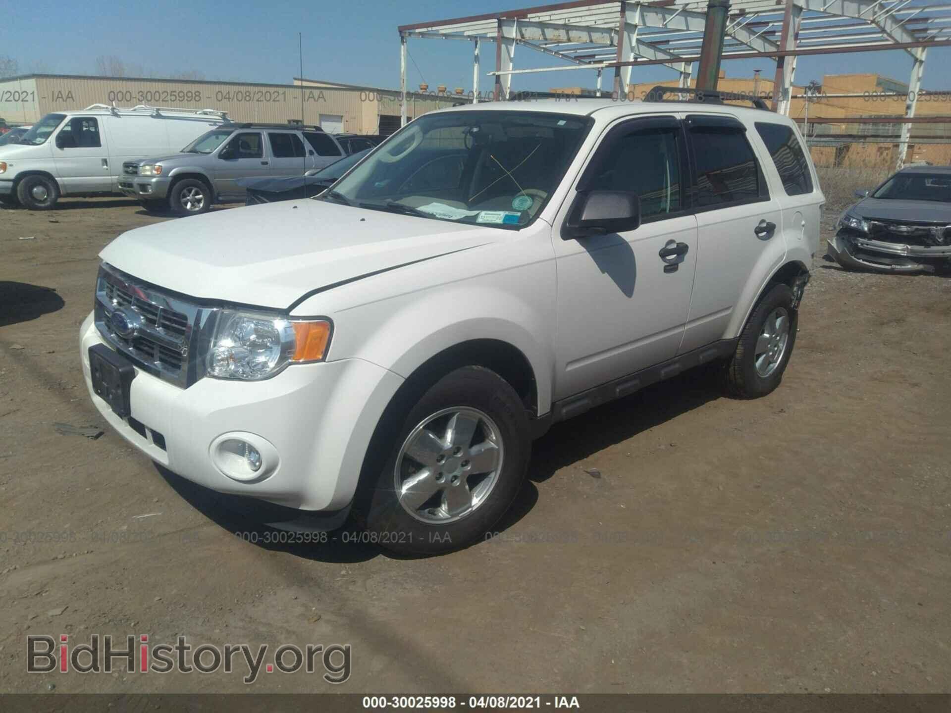 2011 FORD ESCAPE - VIN: 1FMCU0D73BKB11766 - Фото 2