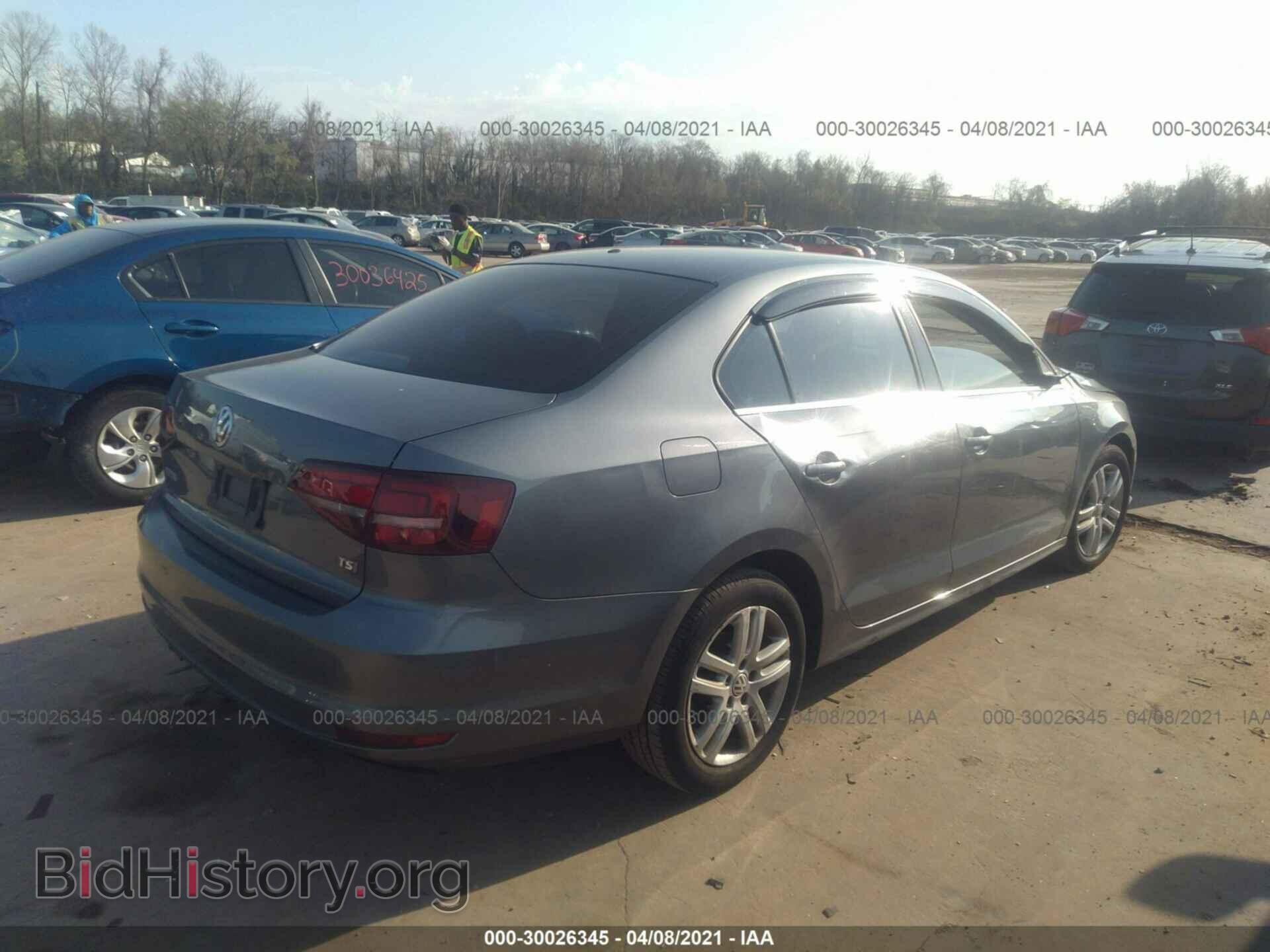 2017 VOLKSWAGEN JETTA - VIN: 3VW2B7AJ1HM372438 - Фото 4