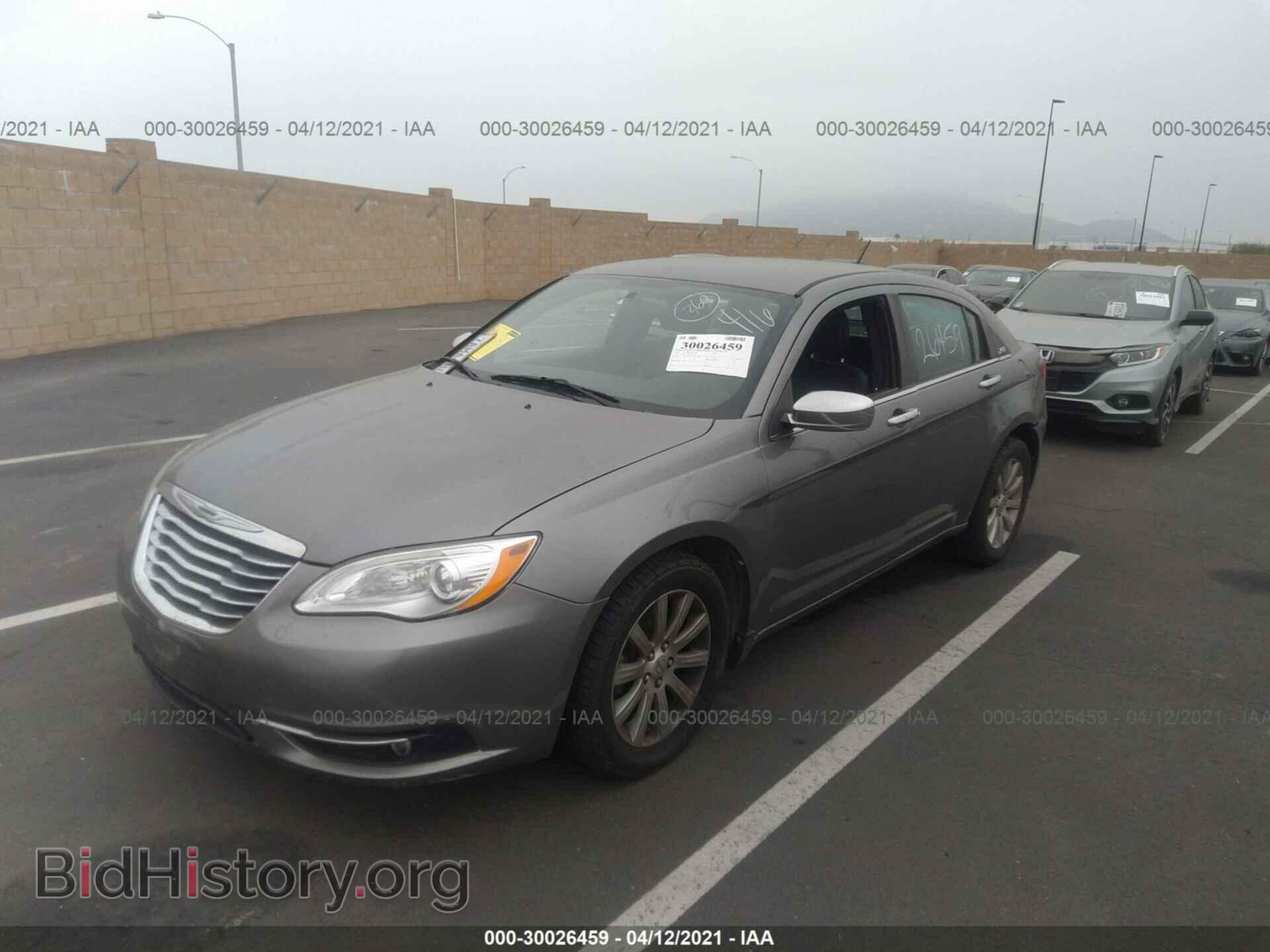 2013 CHRYSLER 200 - VIN: 1C3CCBCG2DN522859 - Фото 2