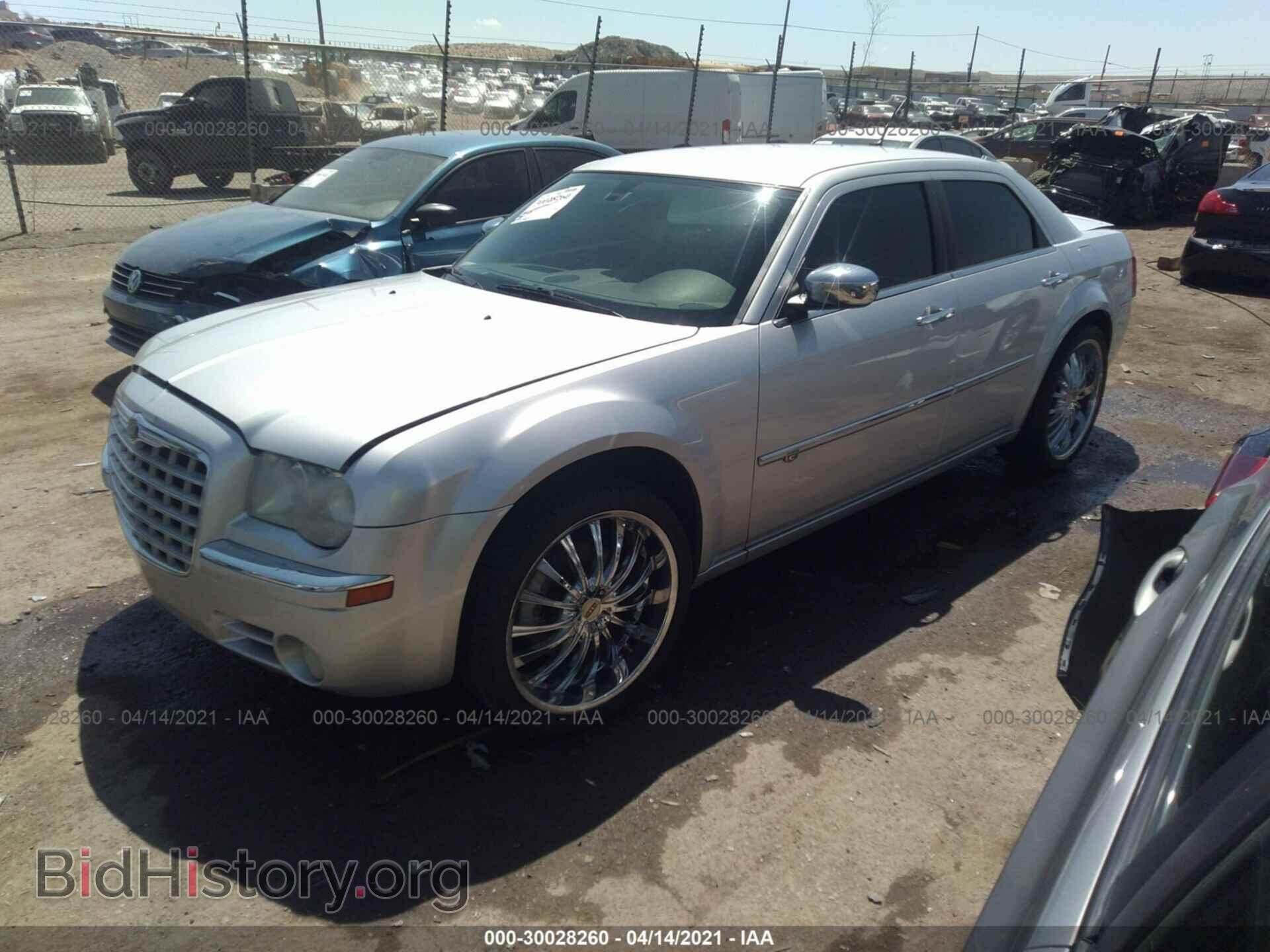 2008 CHRYSLER 300 - VIN: 2C3LK63H28H138968 - Фото 2