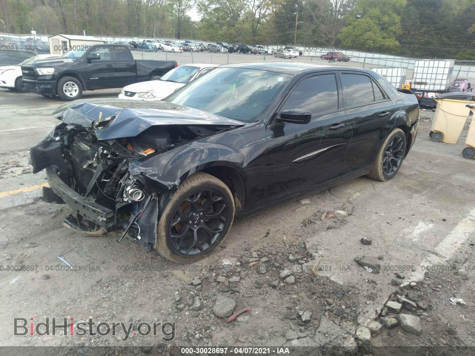 2019 CHRYSLER 300 - VIN: 2C3CCAAG5KH755864 - Фото 2