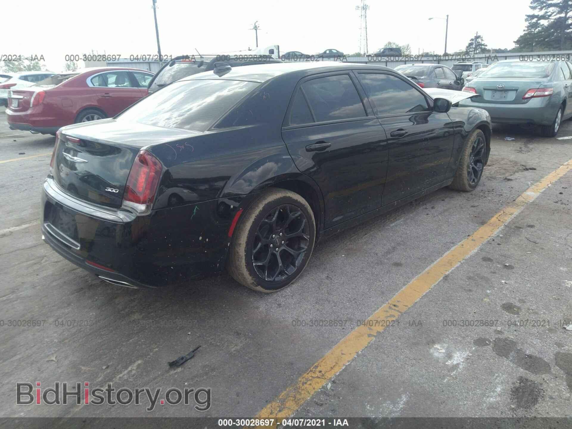 2019 CHRYSLER 300 - VIN: 2C3CCAAG5KH755864 - Фото 4