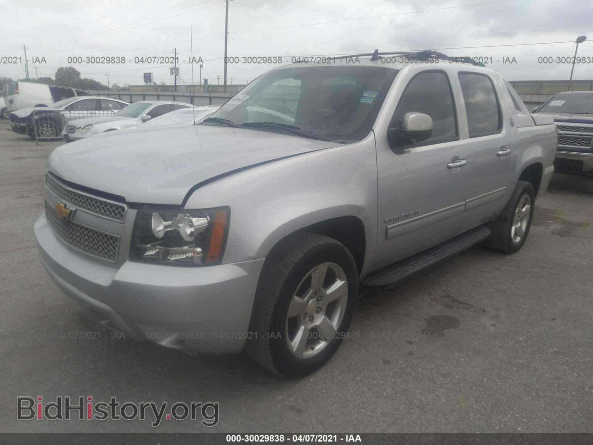 2013 CHEVROLET AVALANCHE - VIN: 3GNMCEE09DG124114 - Фото 2
