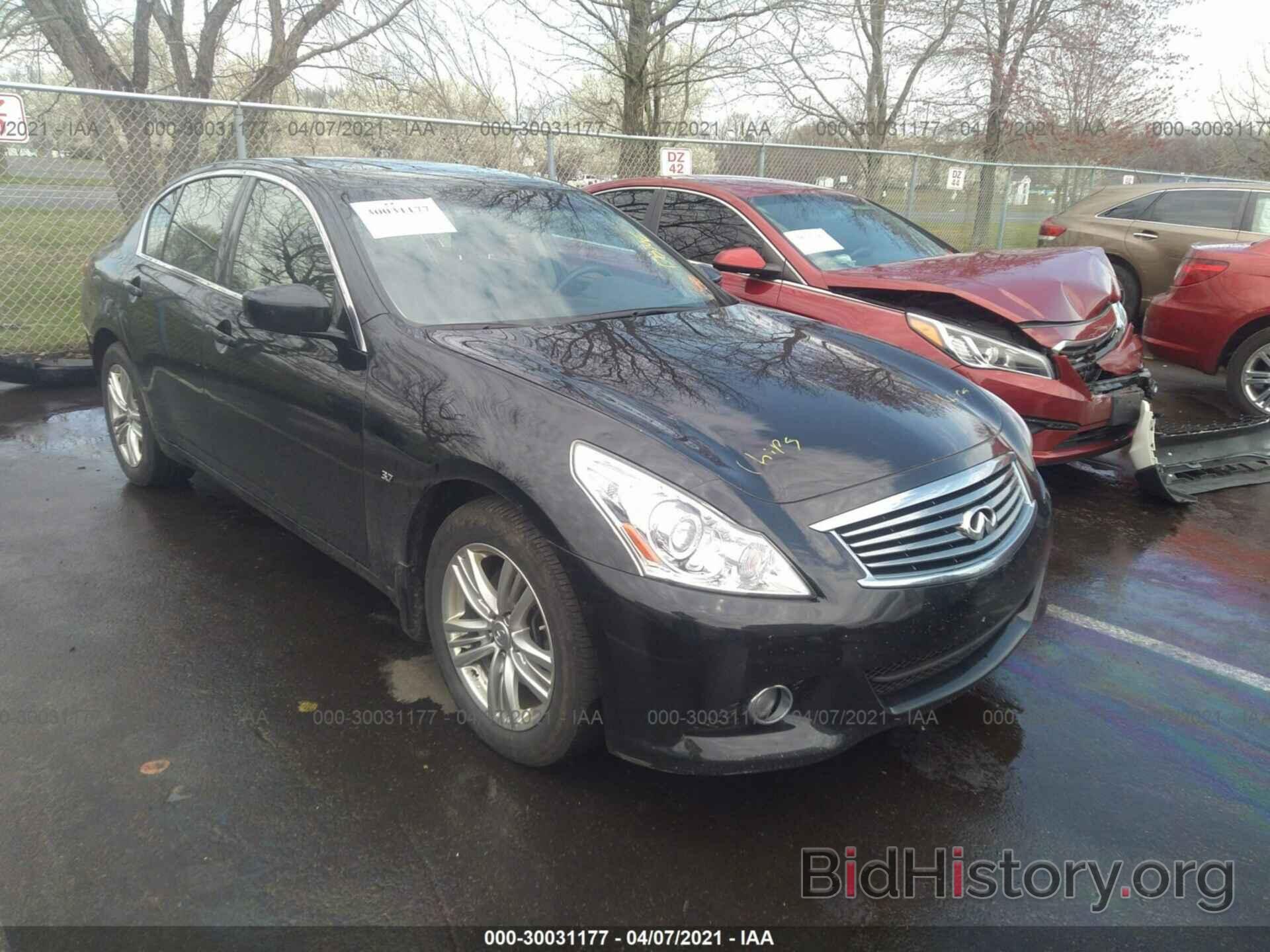 Photo JN1CV6AR3FM651433 - INFINITI Q40 2015