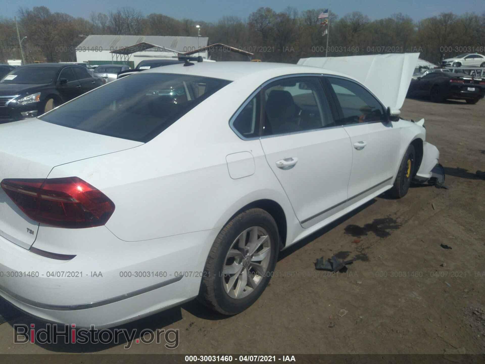 2017 VOLKSWAGEN PASSAT - VIN: 1VWAT7A33HC011238 - Фото 4