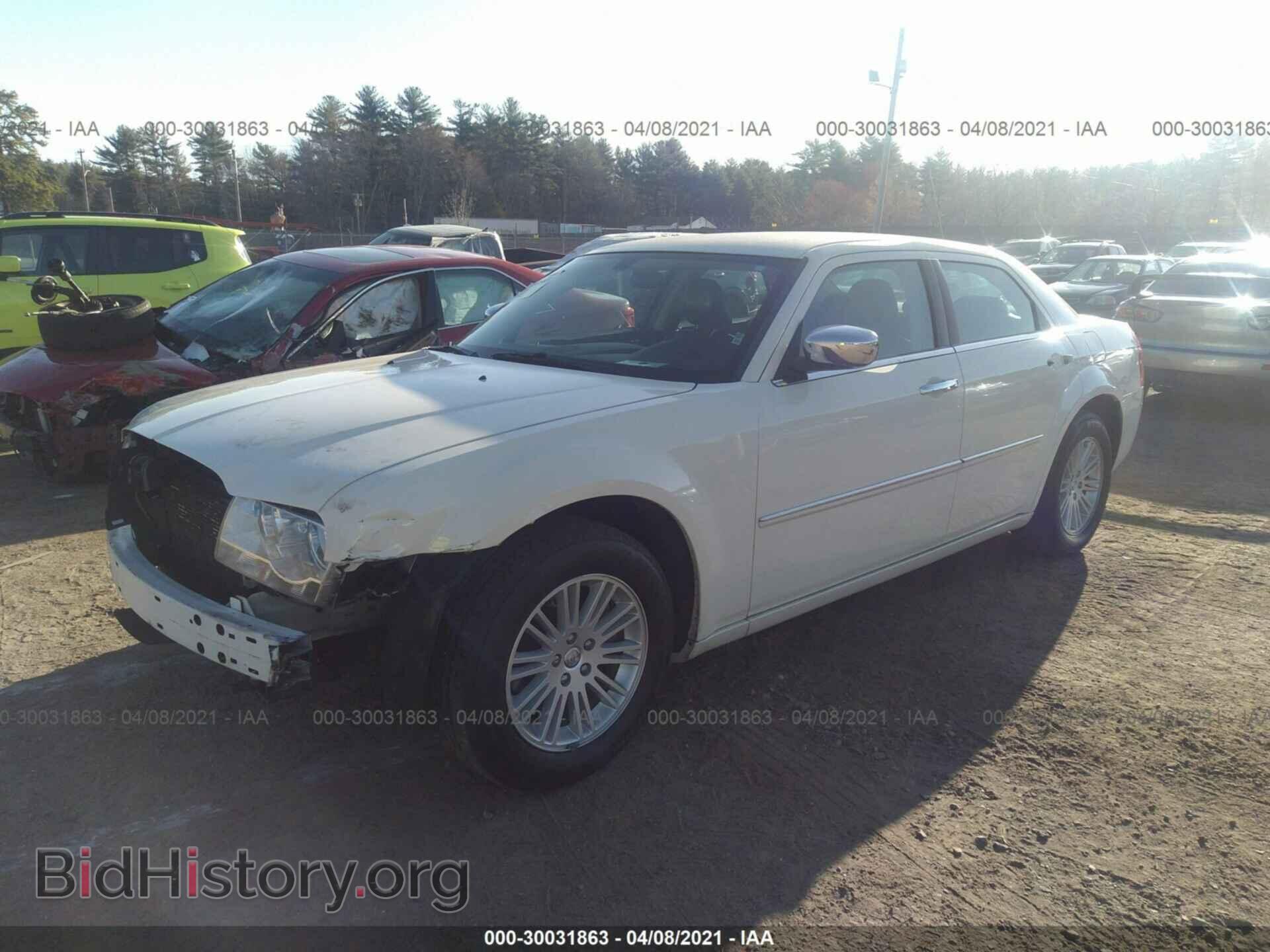 2010 CHRYSLER 300 - VIN: 2C3CA5CV3AH324639 - Photo 2
