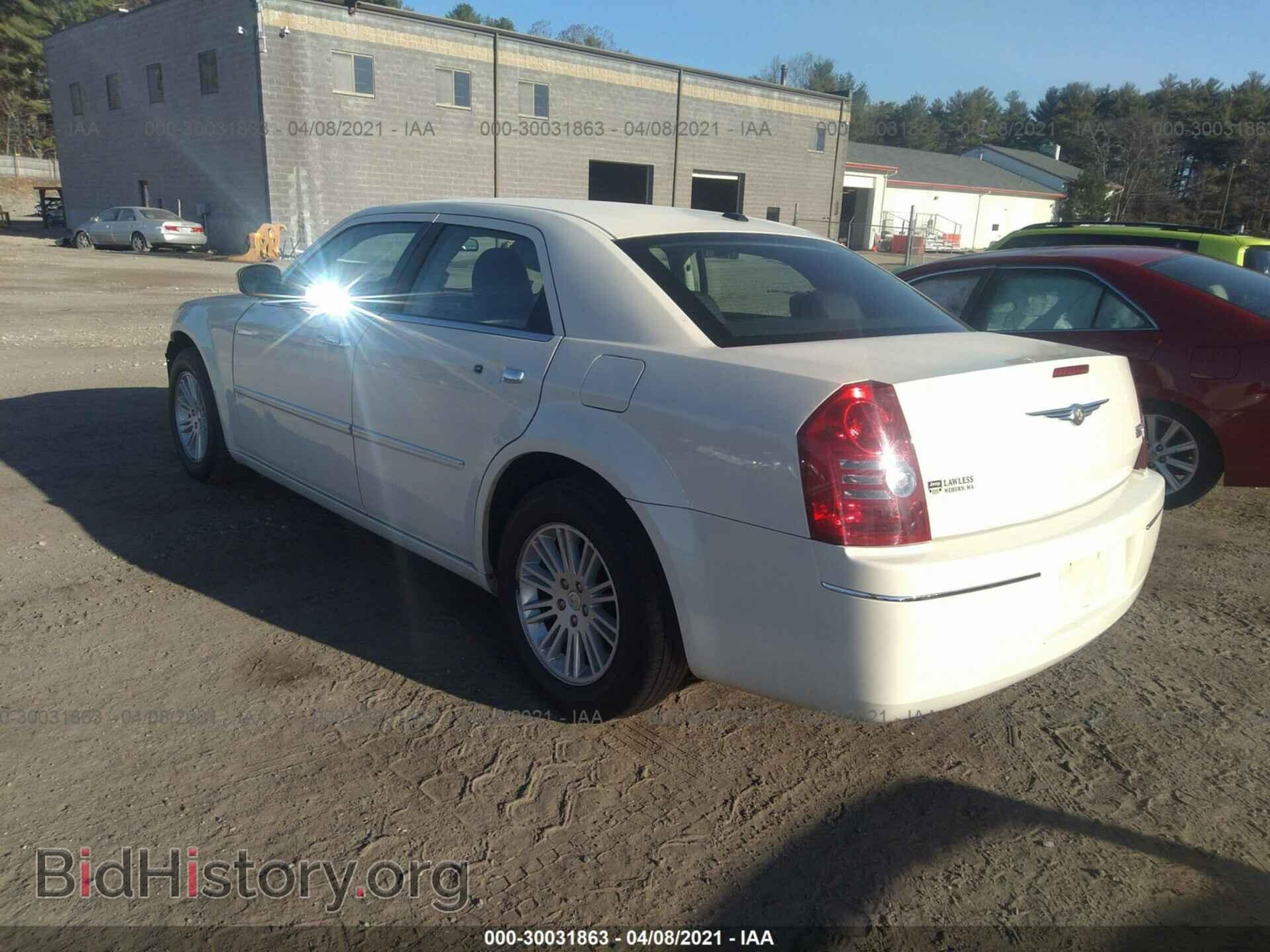 2010 CHRYSLER 300 - VIN: 2C3CA5CV3AH324639 - Photo 3