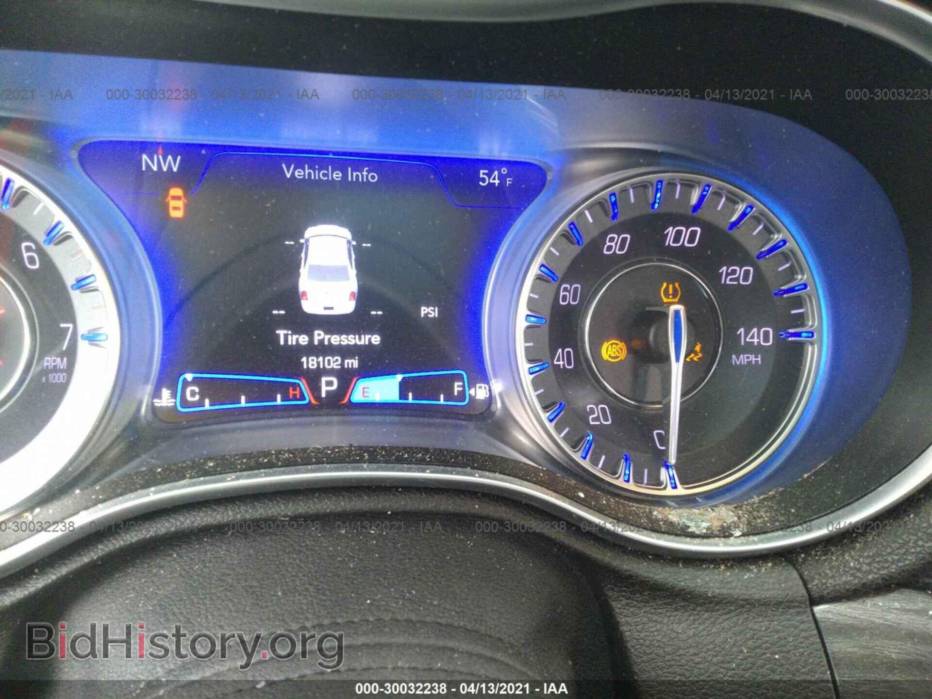 2019 CHRYSLER 300 - VIN: 2C3CCAAGXKH738591 - Фото 7