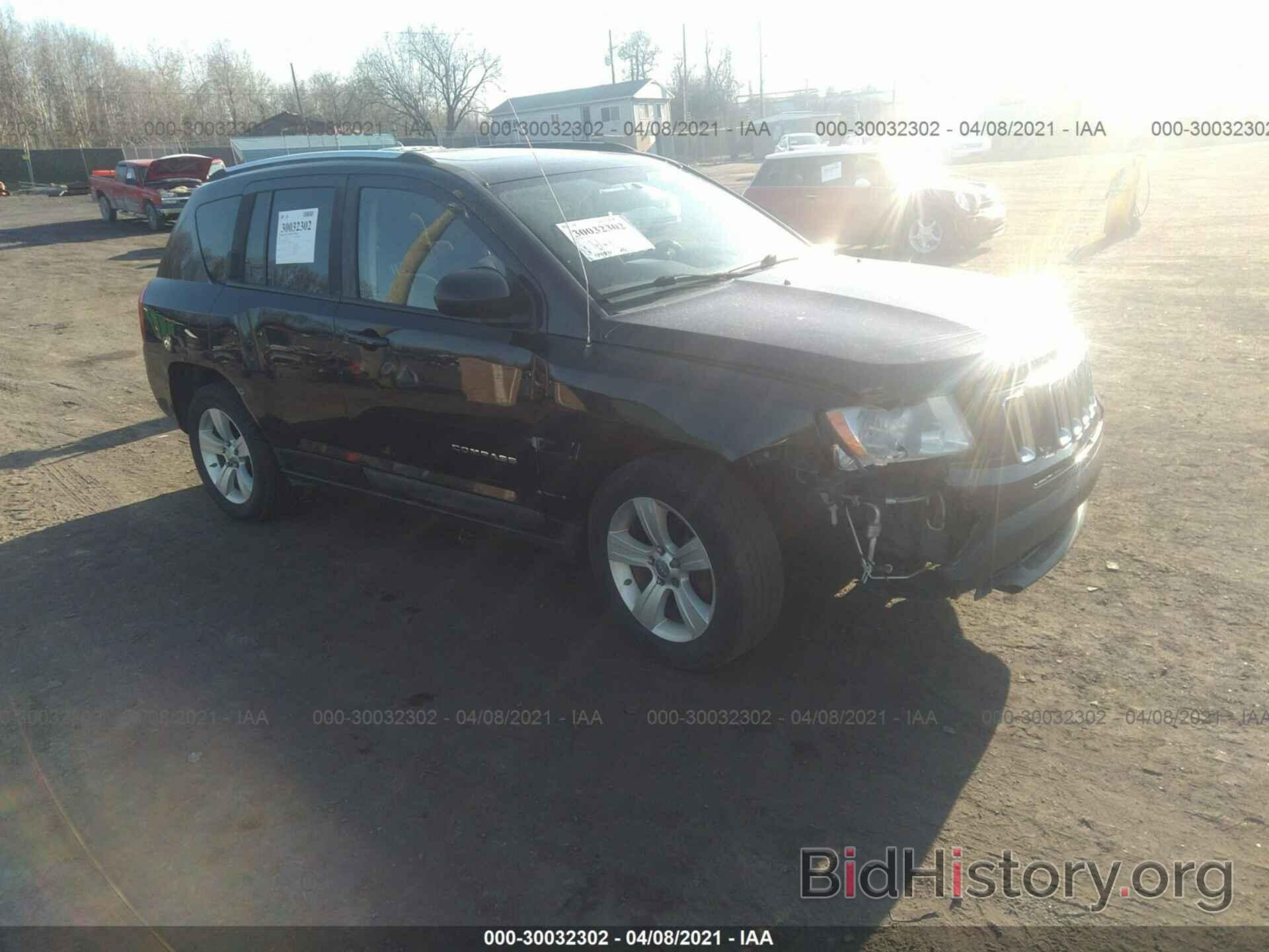 Photo 1J4NF1FB5BD135614 - JEEP COMPASS 2011