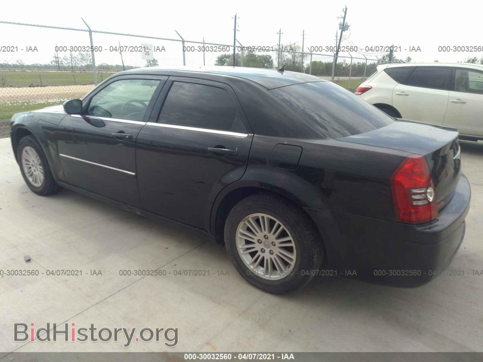 2008 CHRYSLER 300 - VIN: 2C3LA43R48H321742 - Фото 3
