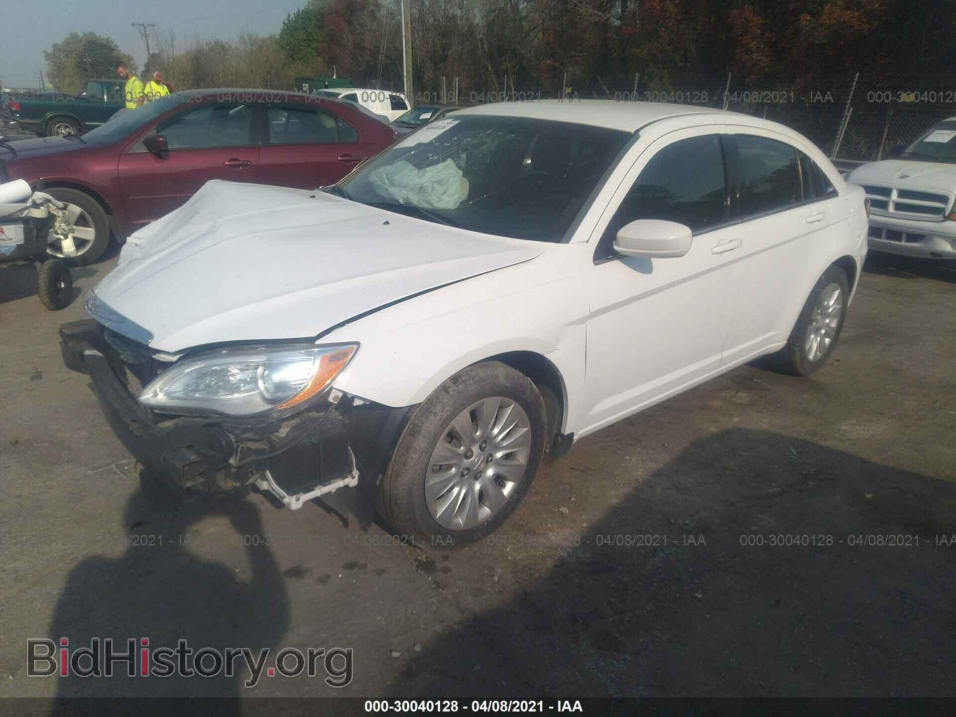2013 CHRYSLER 200 - VIN: 1C3CCBAB7DN735913 - Фото 2