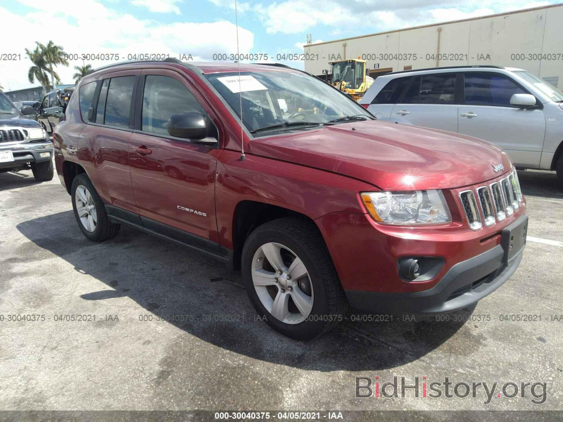 Photo 1J4NF1FB2BD159062 - JEEP COMPASS 2011