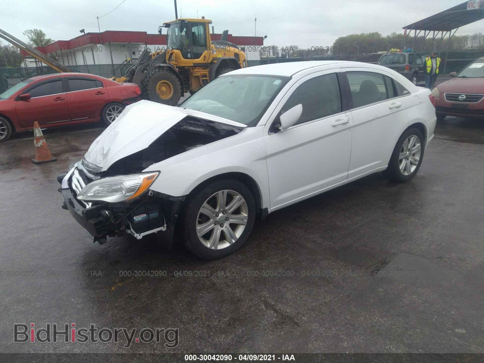 2012 CHRYSLER 200 - VIN: 1C3CCBBG5CN249769 - Фото 2