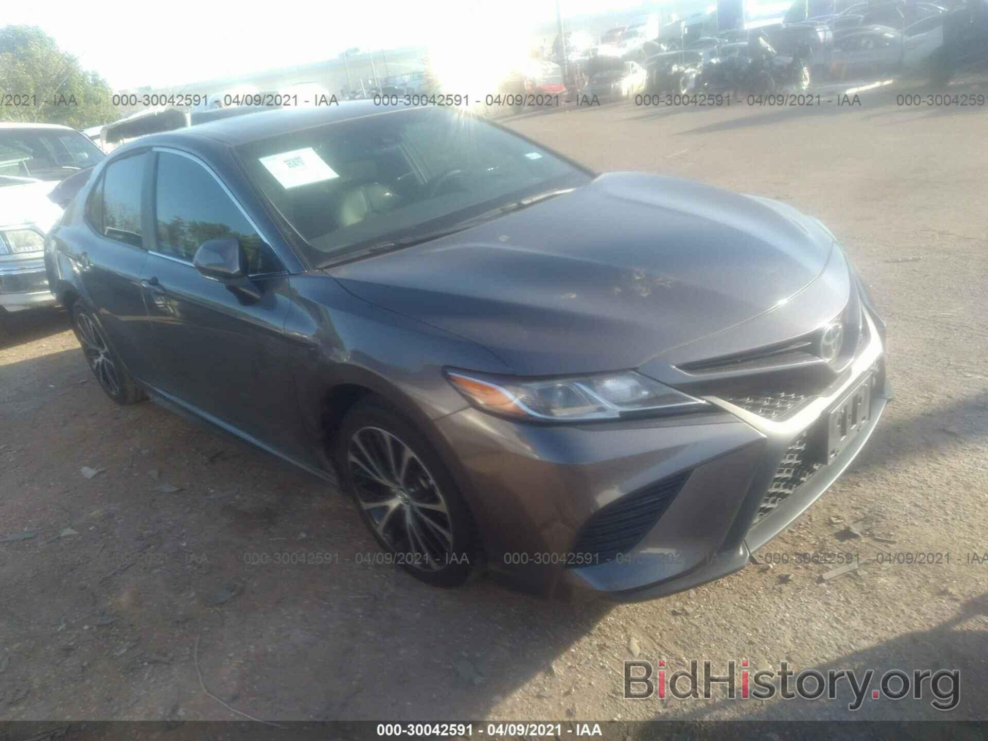 Photo 4T1B11HK2JU147427 - TOYOTA CAMRY 2018