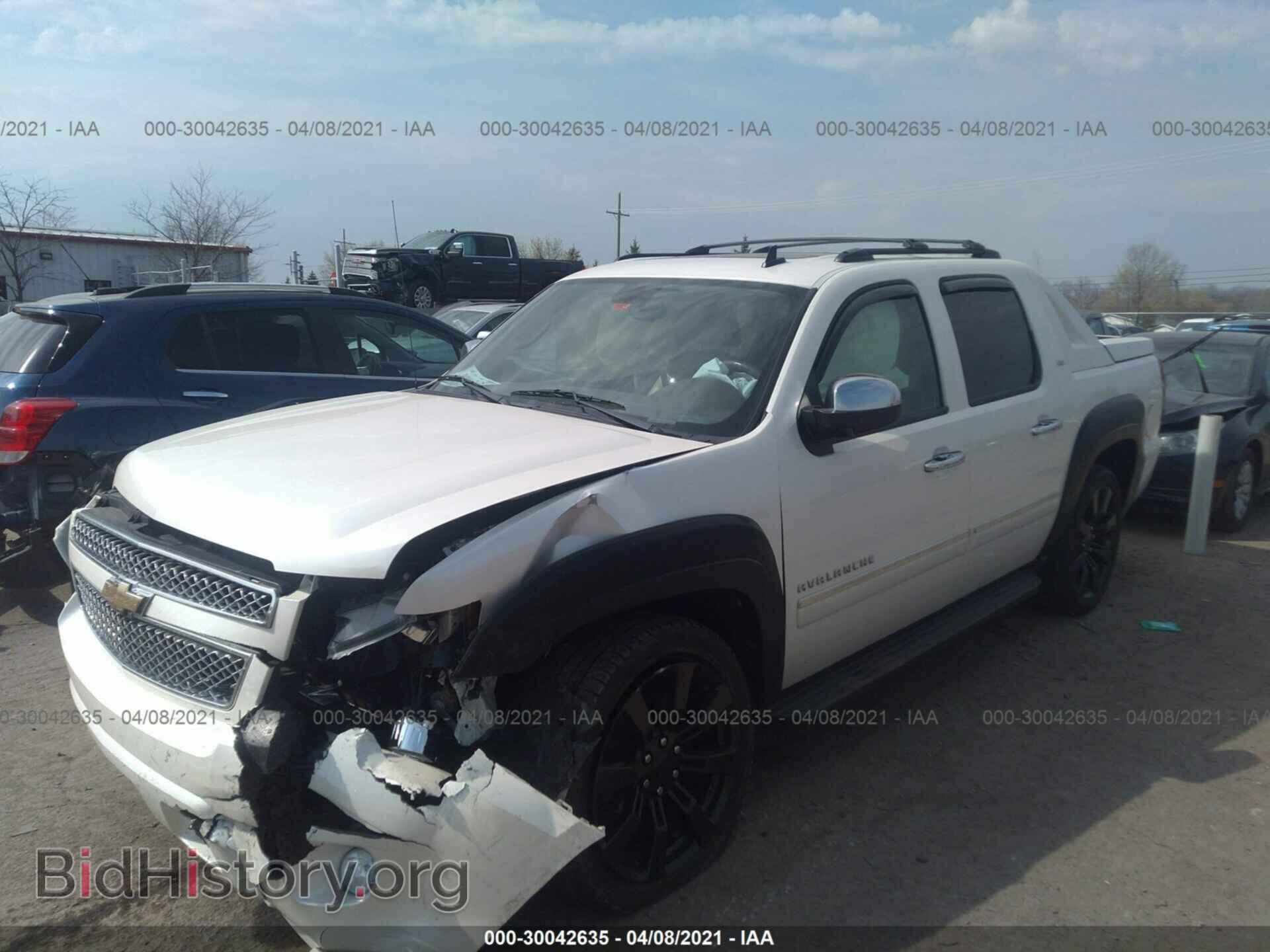 2011 CHEVROLET AVALANCHE - VIN: 3GNTKGE38BG170907 - Фото 2