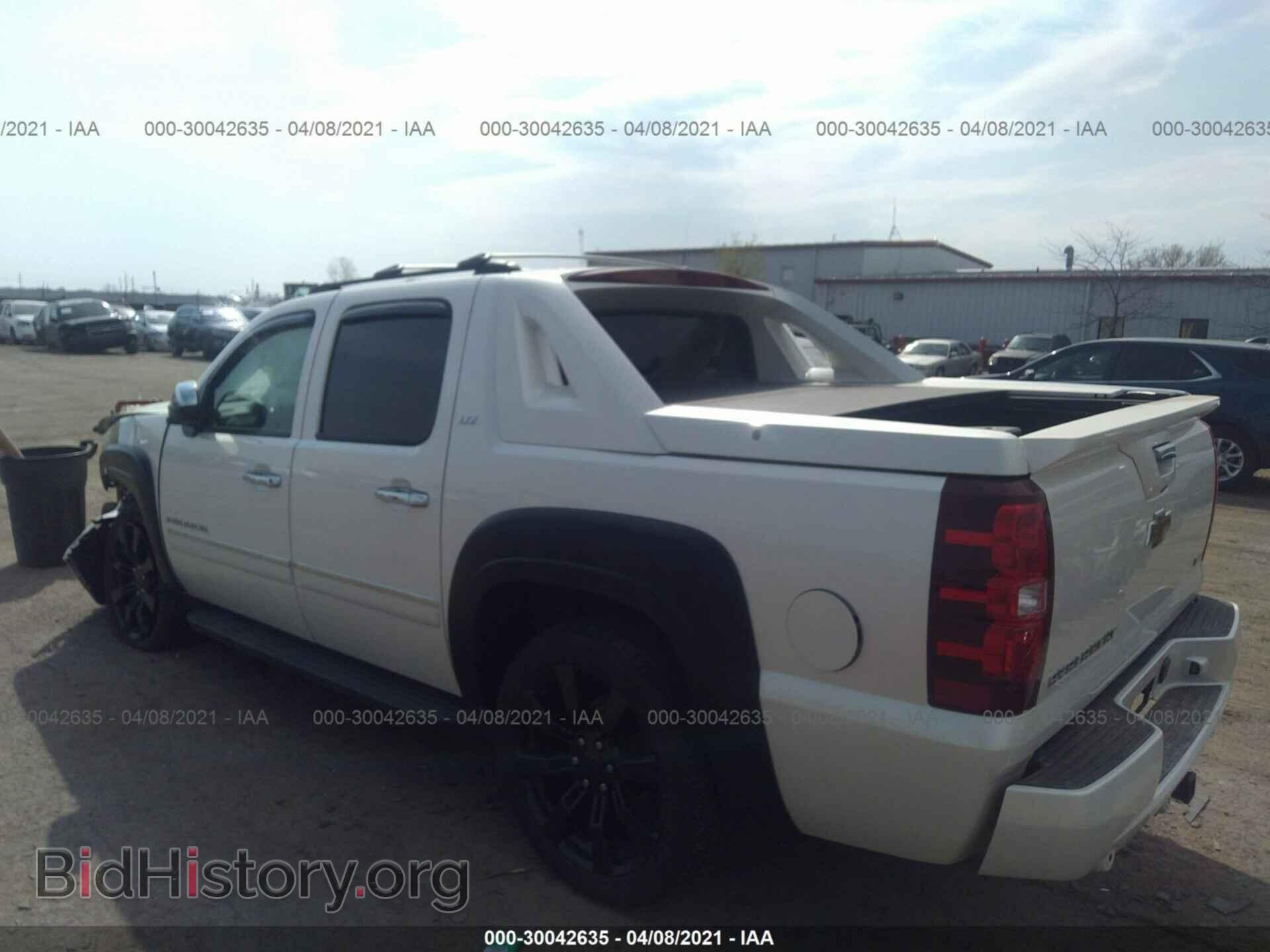 2011 CHEVROLET AVALANCHE - VIN: 3GNTKGE38BG170907 - Фото 3