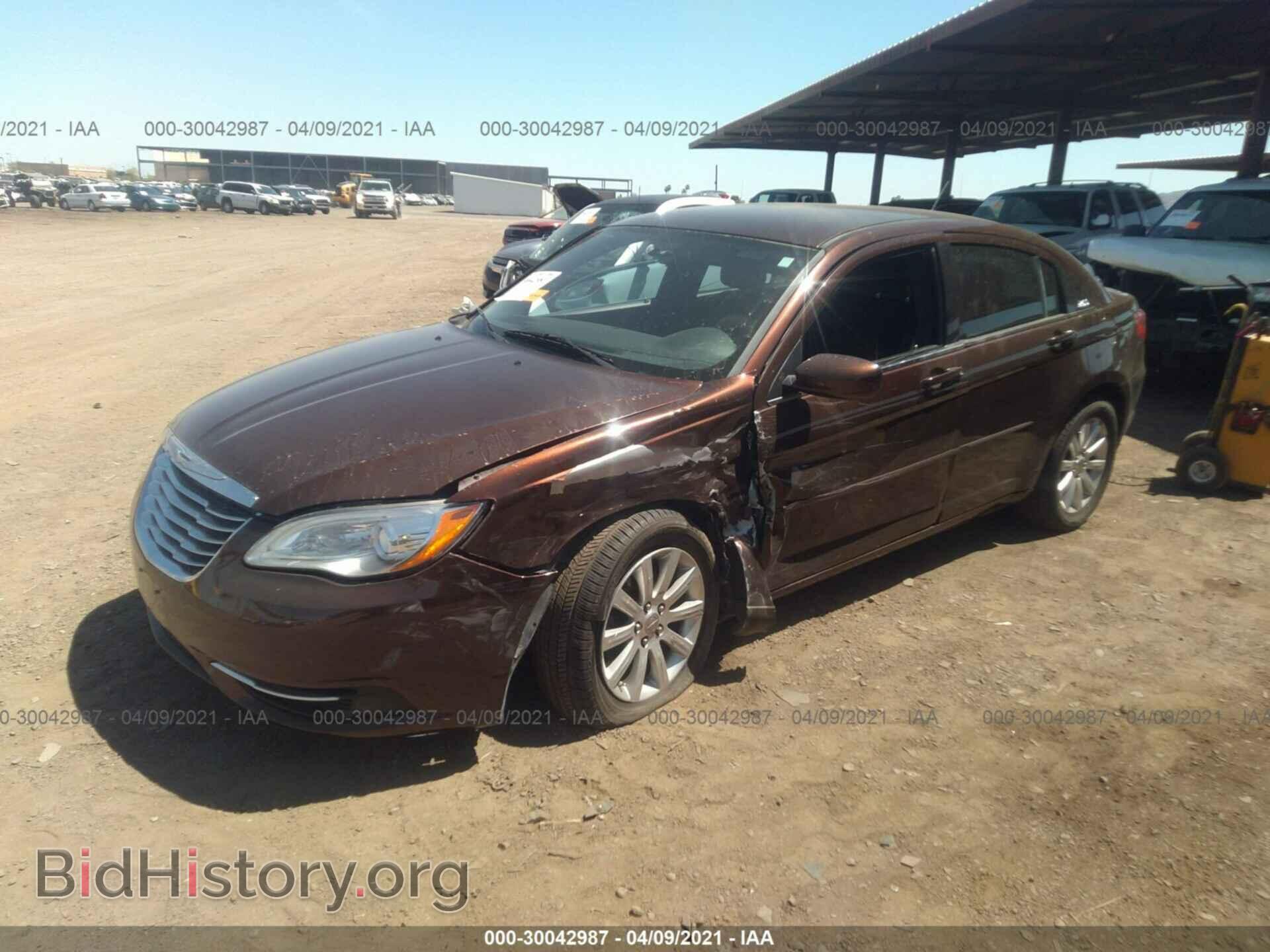 2013 CHRYSLER 200 - VIN: 1C3CCBBB1DN678364 - Фото 2