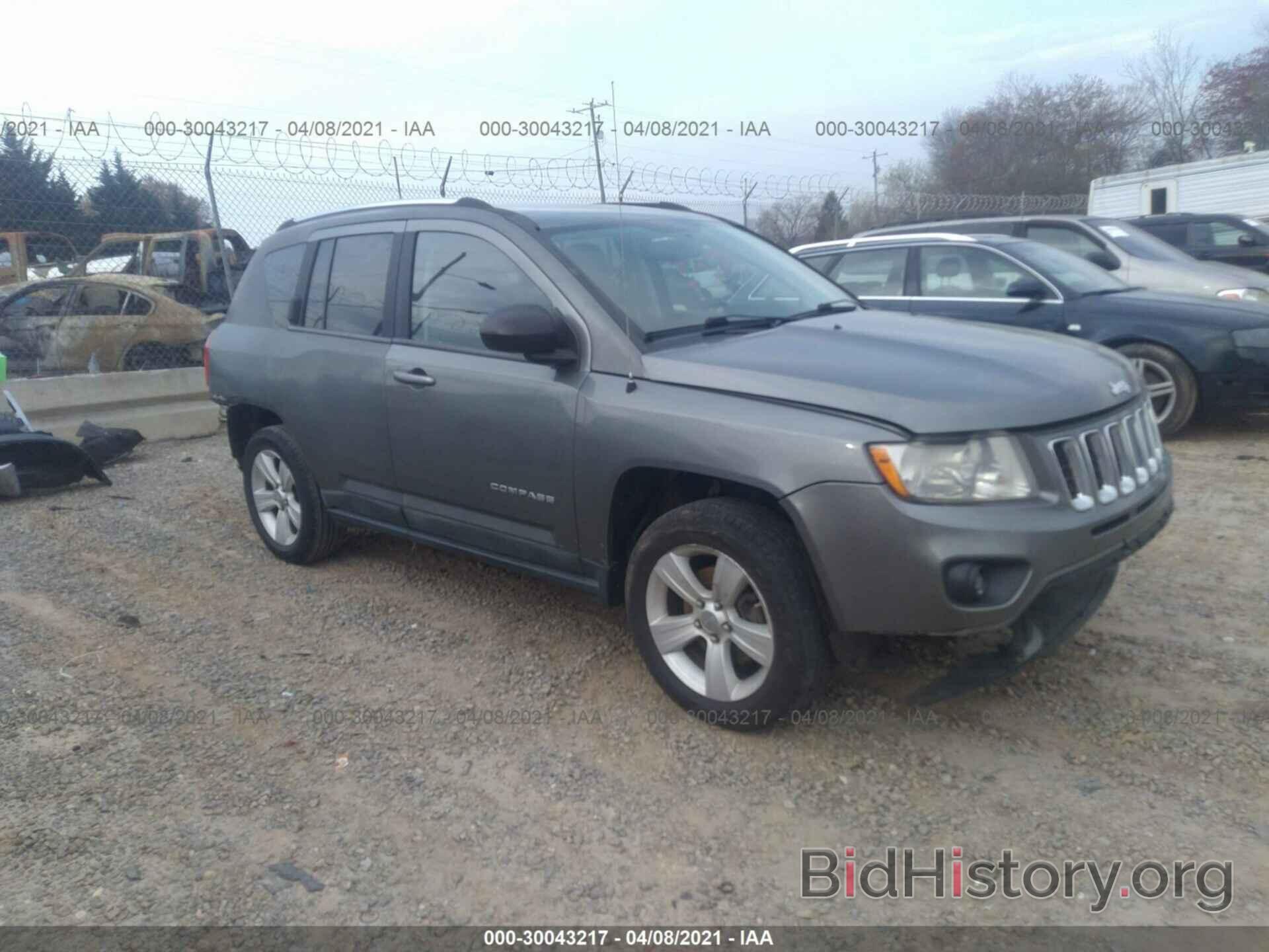 Photo 1J4NF1FB6BD258421 - JEEP COMPASS 2011