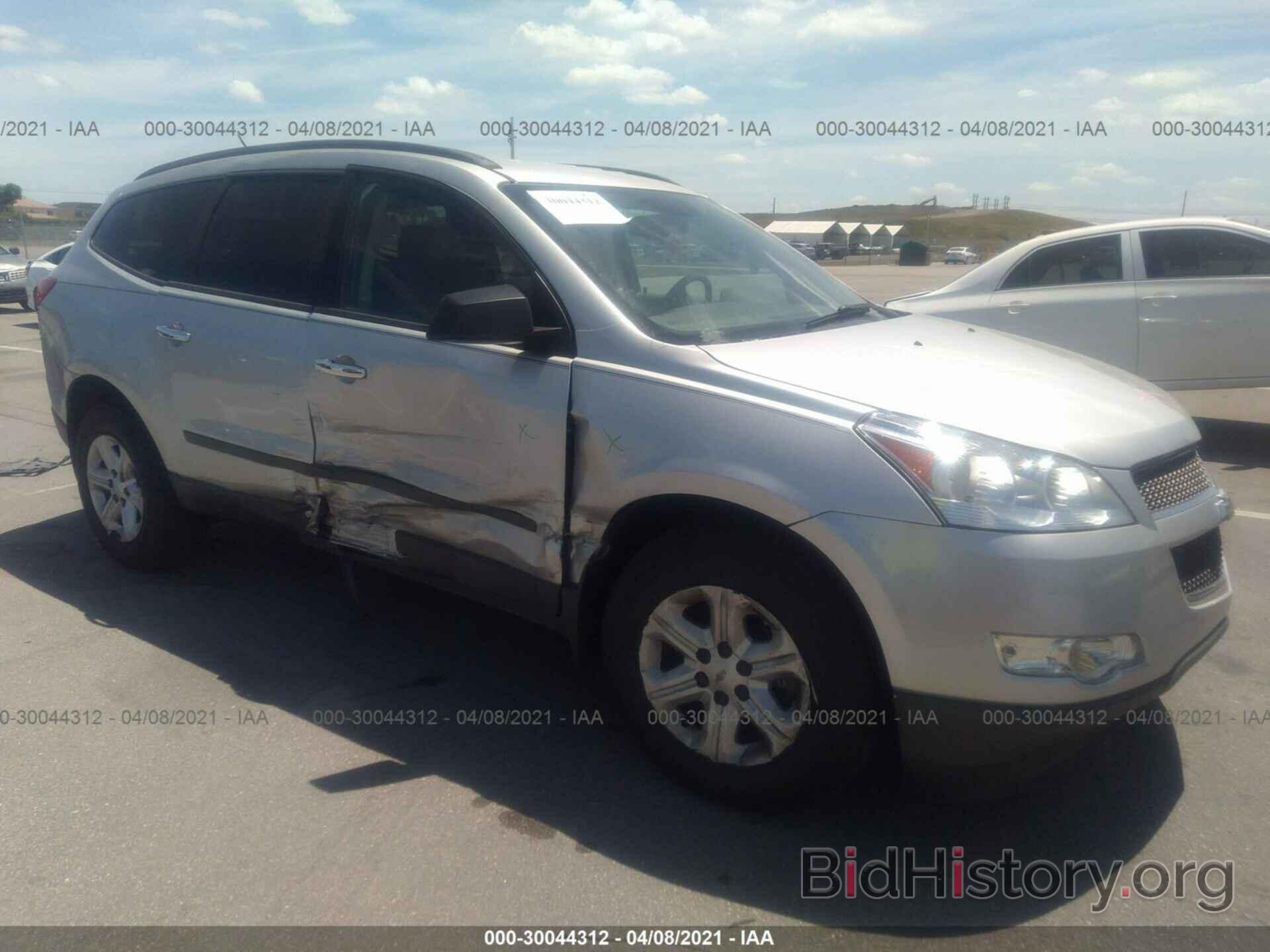 Photo 1GNKRFED9CJ371824 - CHEVROLET TRAVERSE 2012