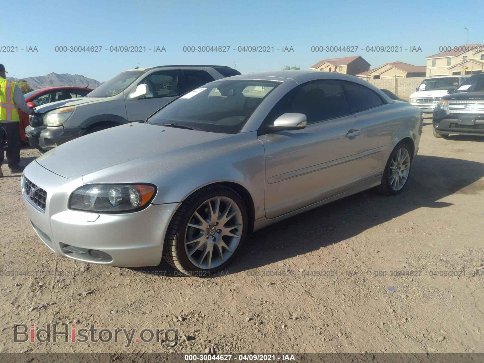 2007 VOLVO C70 - VIN: YV1MC68217J014747 - Фото 2