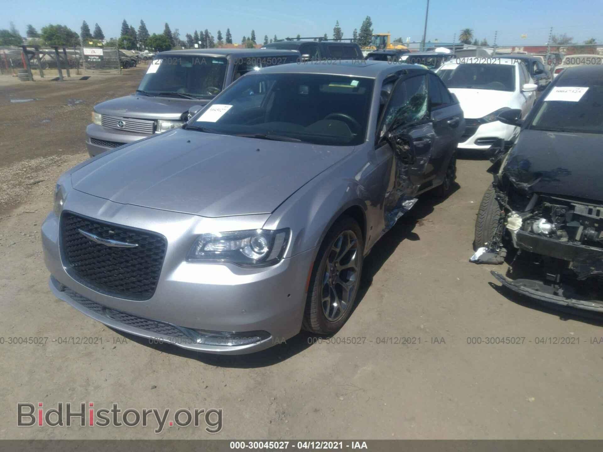2018 CHRYSLER 300 - VIN: 2C3CCABG9JH127318 - Фото 2