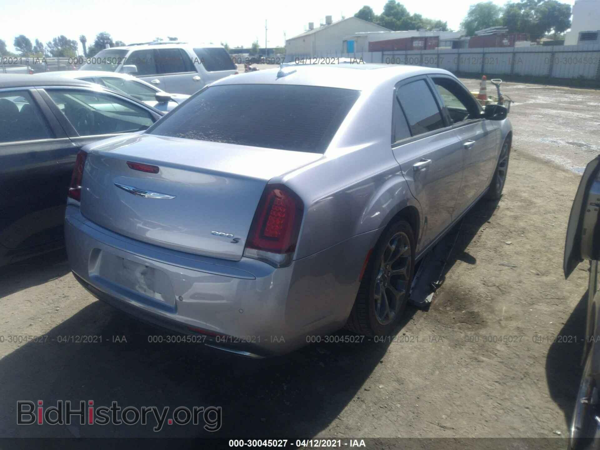 2018 CHRYSLER 300 - VIN: 2C3CCABG9JH127318 - Фото 4