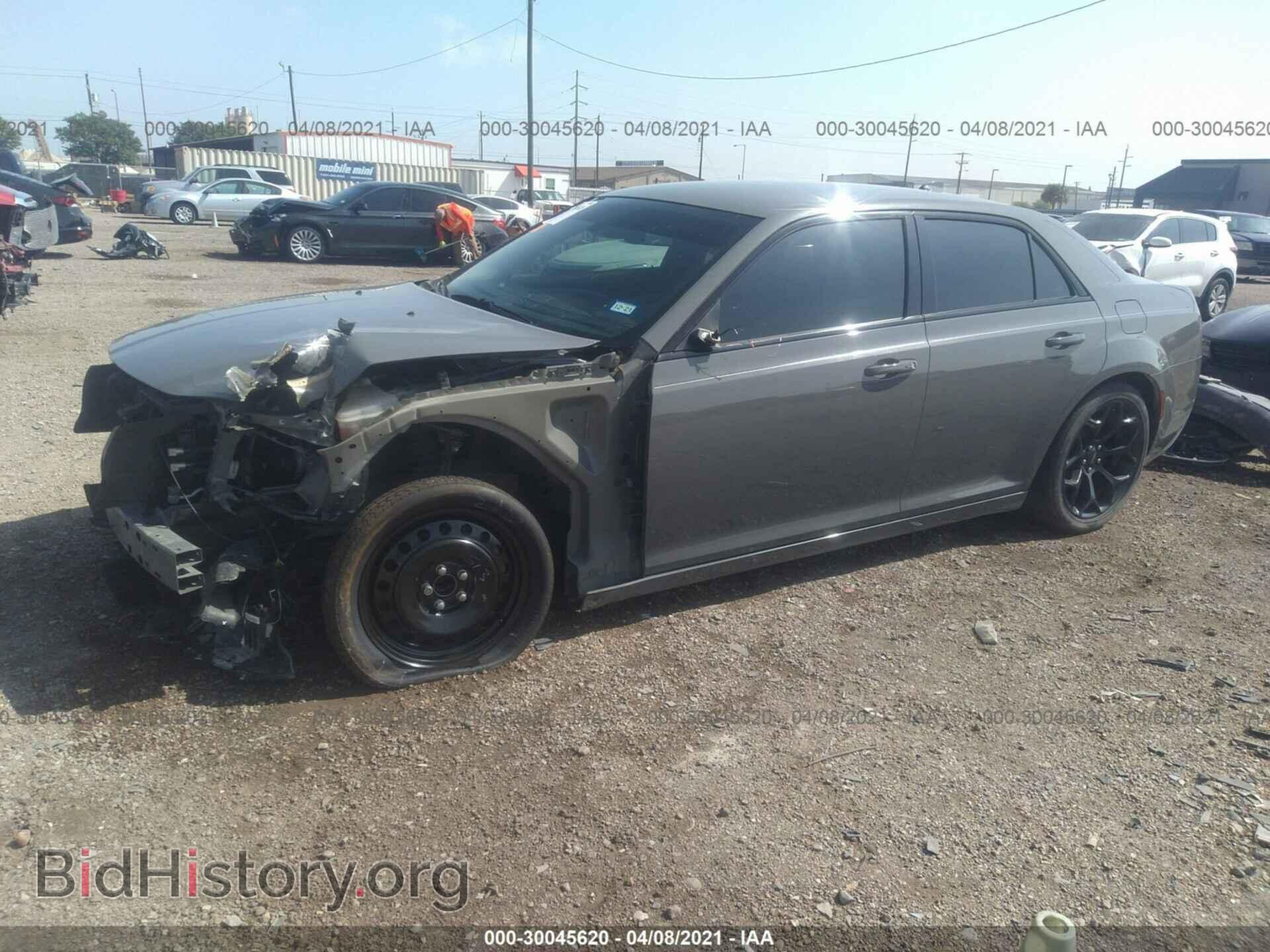 2019 CHRYSLER 300 - VIN: 2C3CCAAG7KH727192 - Фото 2