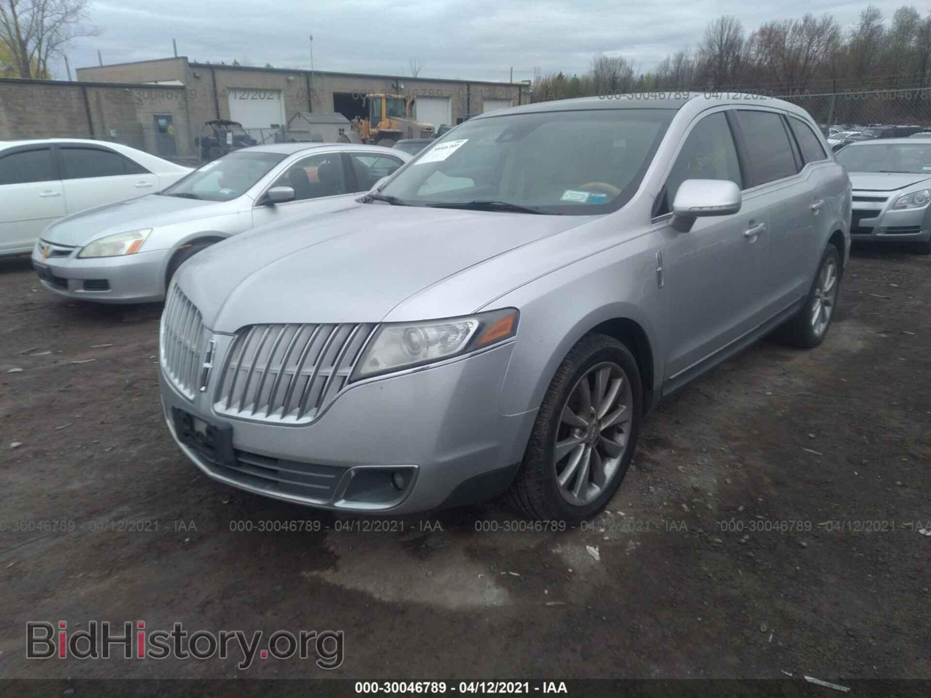 2011 LINCOLN MKT - VIN: 2LMHJ5AT9BBJ52169 - Фото 2