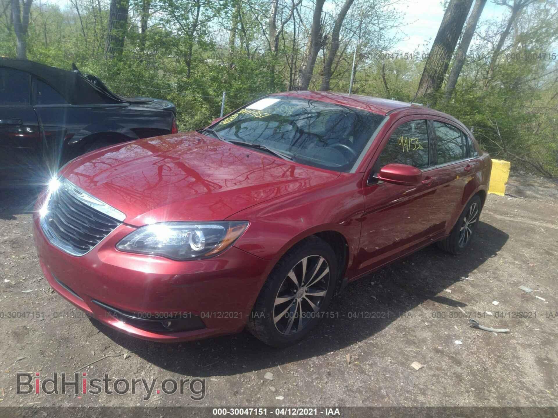 2013 CHRYSLER 200 - VIN: 1C3CCBBG8DN716765 - Фото 2