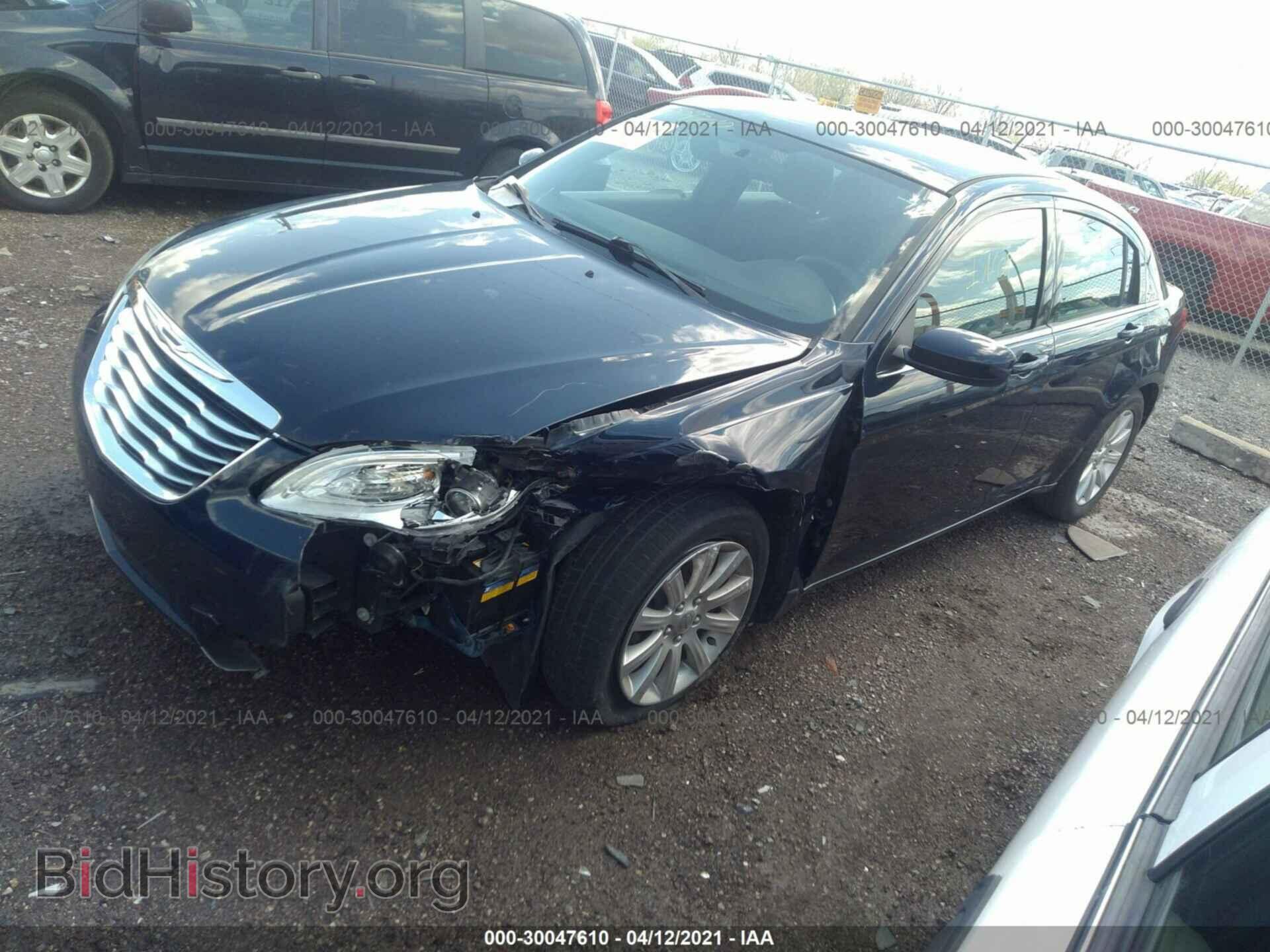 2013 CHRYSLER 200 - VIN: 1C3CCBBG2DN703381 - Photo 2