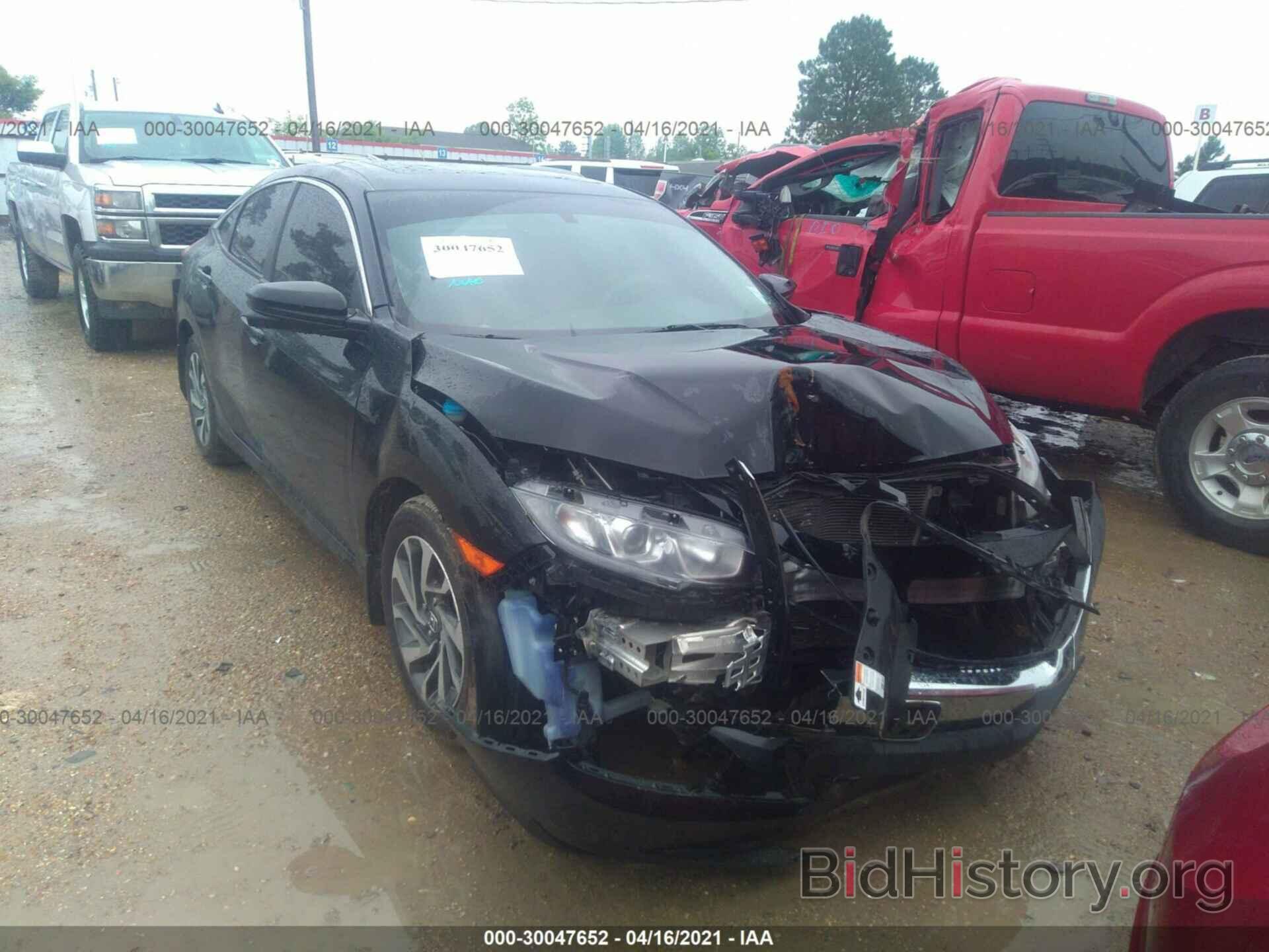 Photo 19XFC2F79JE024436 - HONDA CIVIC SEDAN 2018