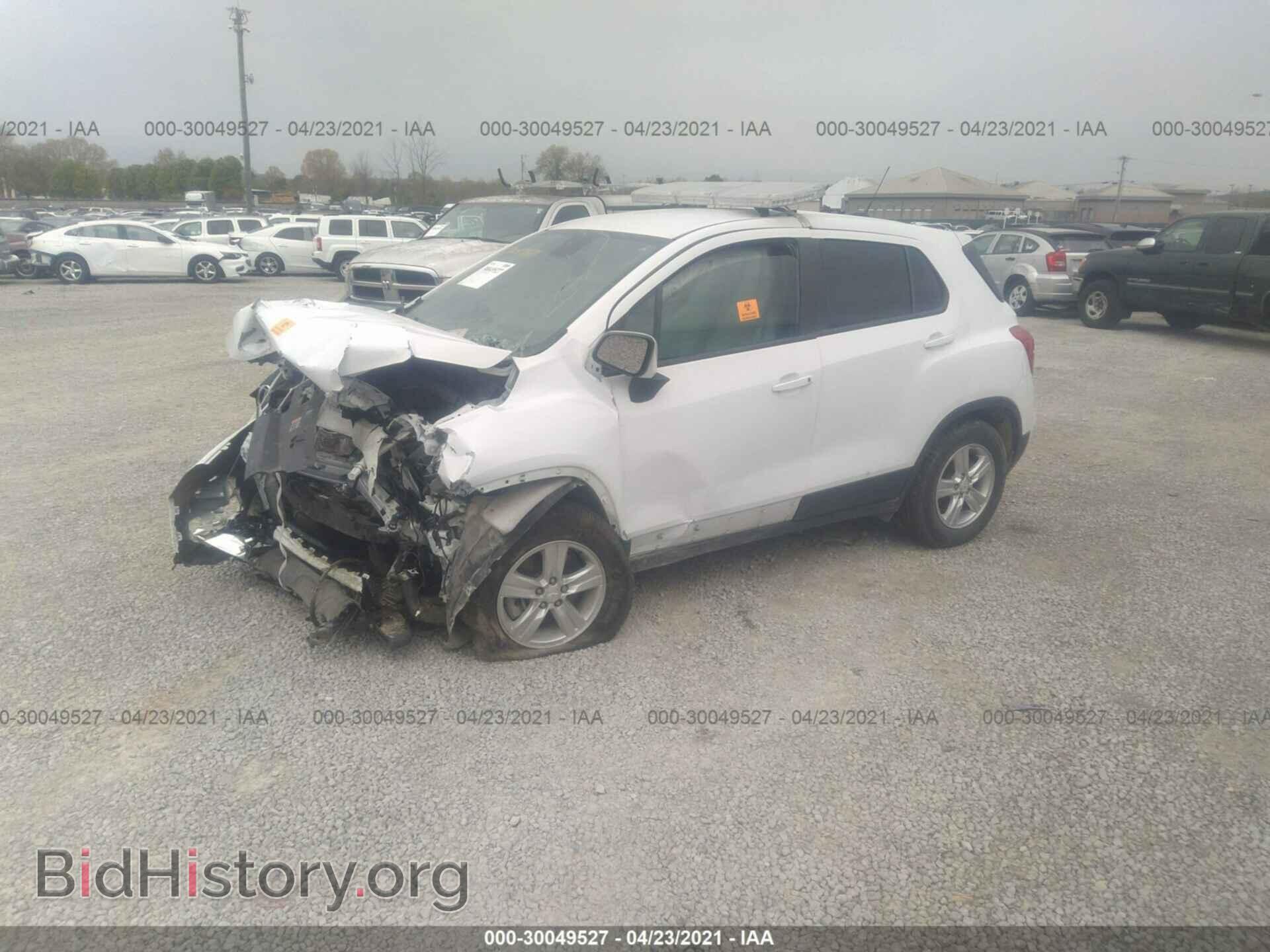 2020 CHEVROLET TRAX - VIN: 3GNCJNSB5LL235076 - Photo 2