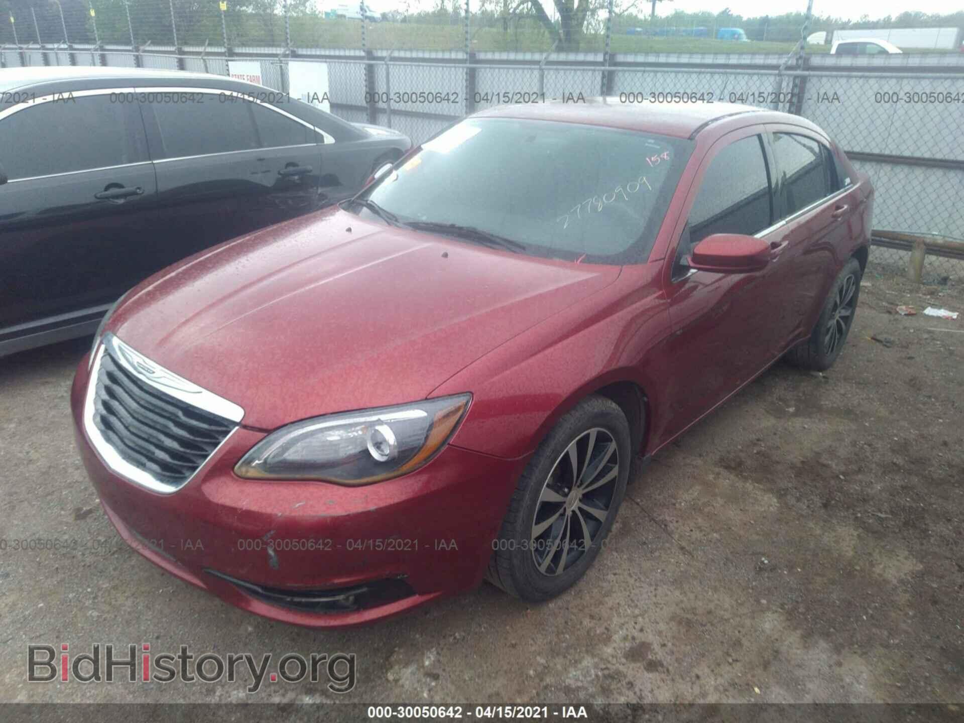 2013 CHRYSLER 200 - VIN: 1C3CCBBB2DN738930 - Photo 2