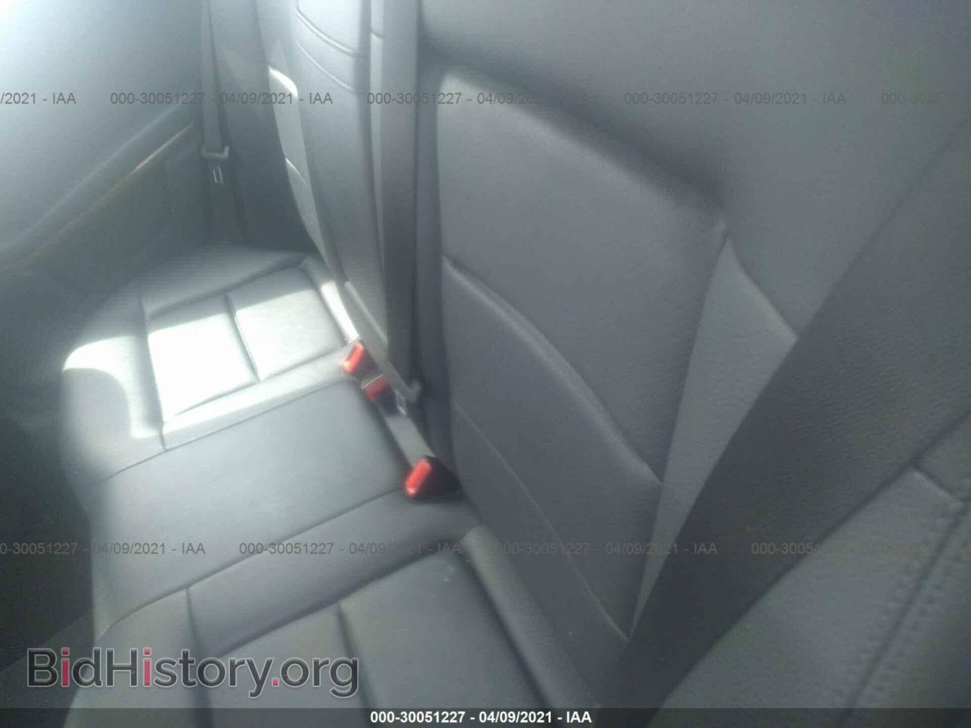2011 MERCEDES-BENZ E-CLASS - VIN: WDDHF8HB9BA306557 - Фото 8