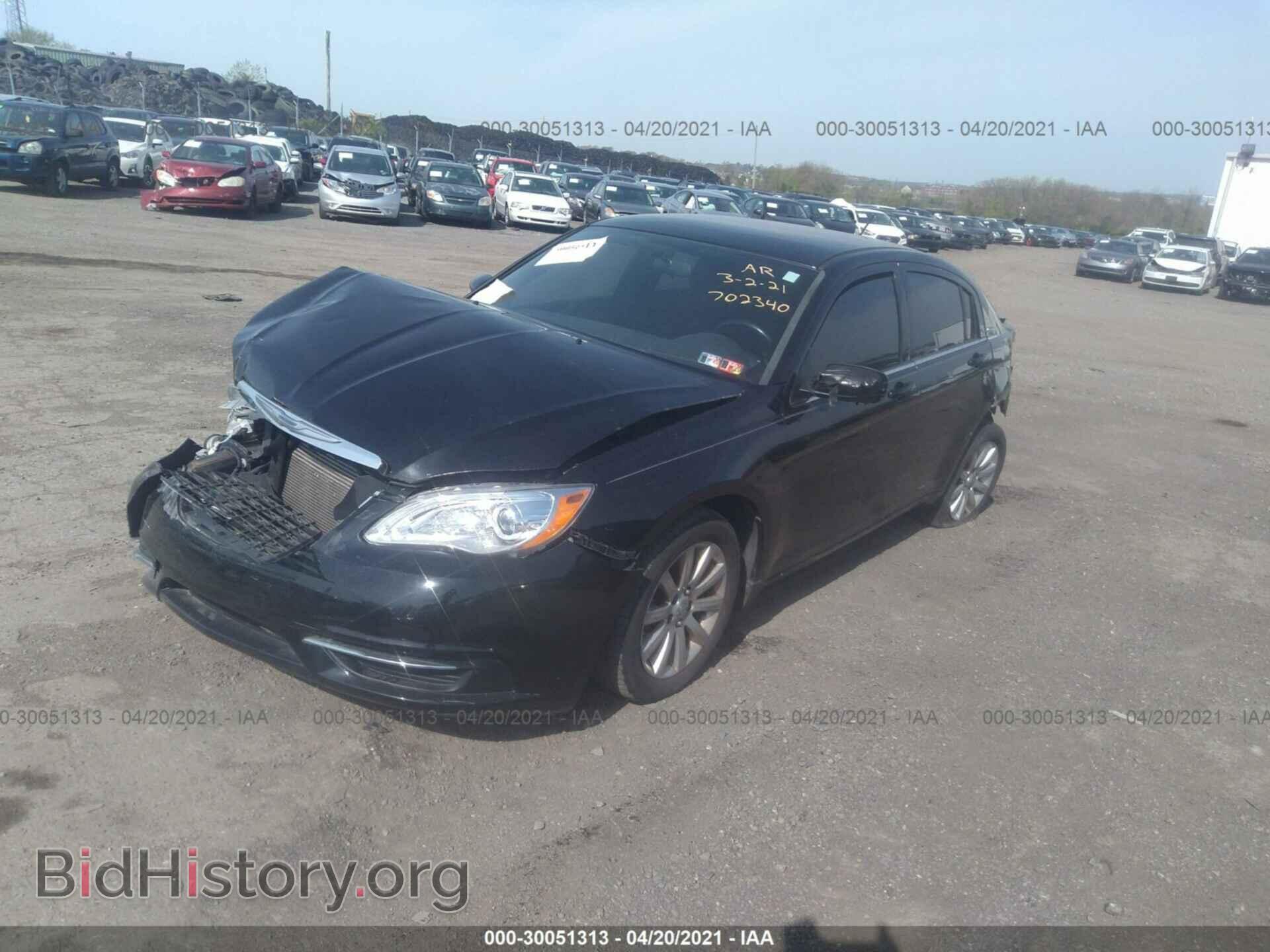2013 CHRYSLER 200 - VIN: 1C3CCBBBXDN702340 - Фото 2