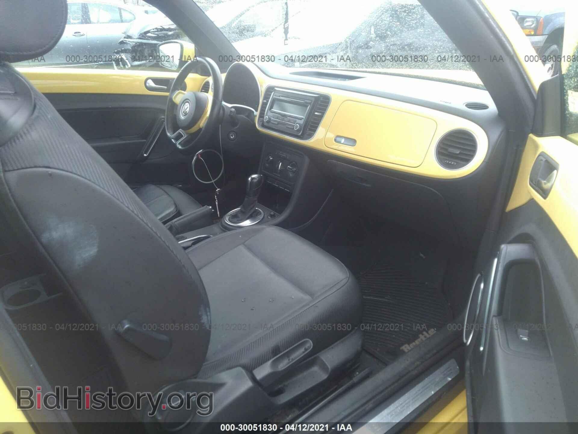 2012 VOLKSWAGEN BEETLE - VIN: 3VWJP7AT9CM618918 - Фото 5