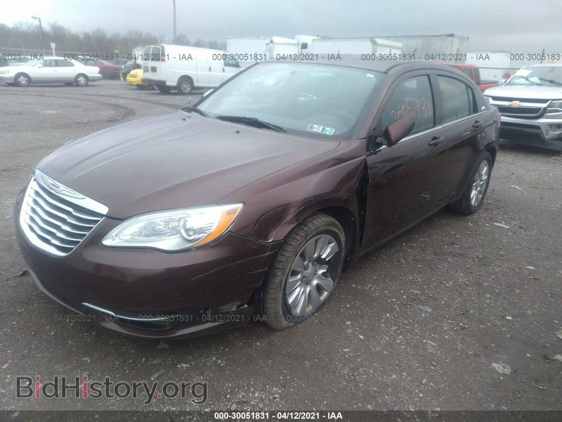 2013 CHRYSLER 200 - VIN: 1C3CCBAB9DN761851 - Фото 2