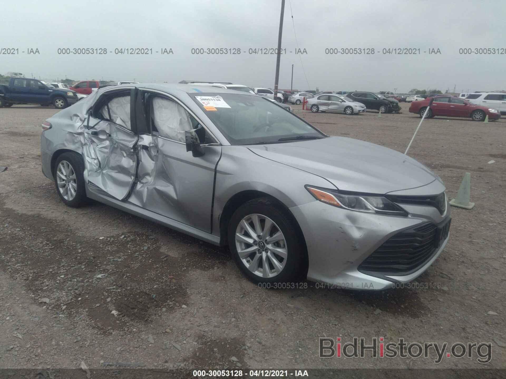 Photo 4T1B11HK4JU568419 - TOYOTA CAMRY 2018