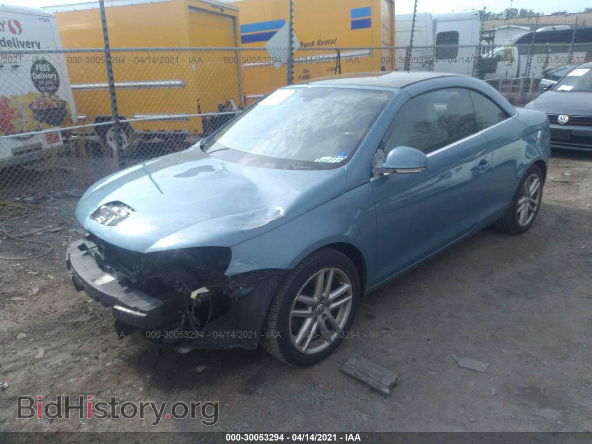 2008 VOLKSWAGEN EOS - VIN: WVWFA71F78V050623 - Фото 2