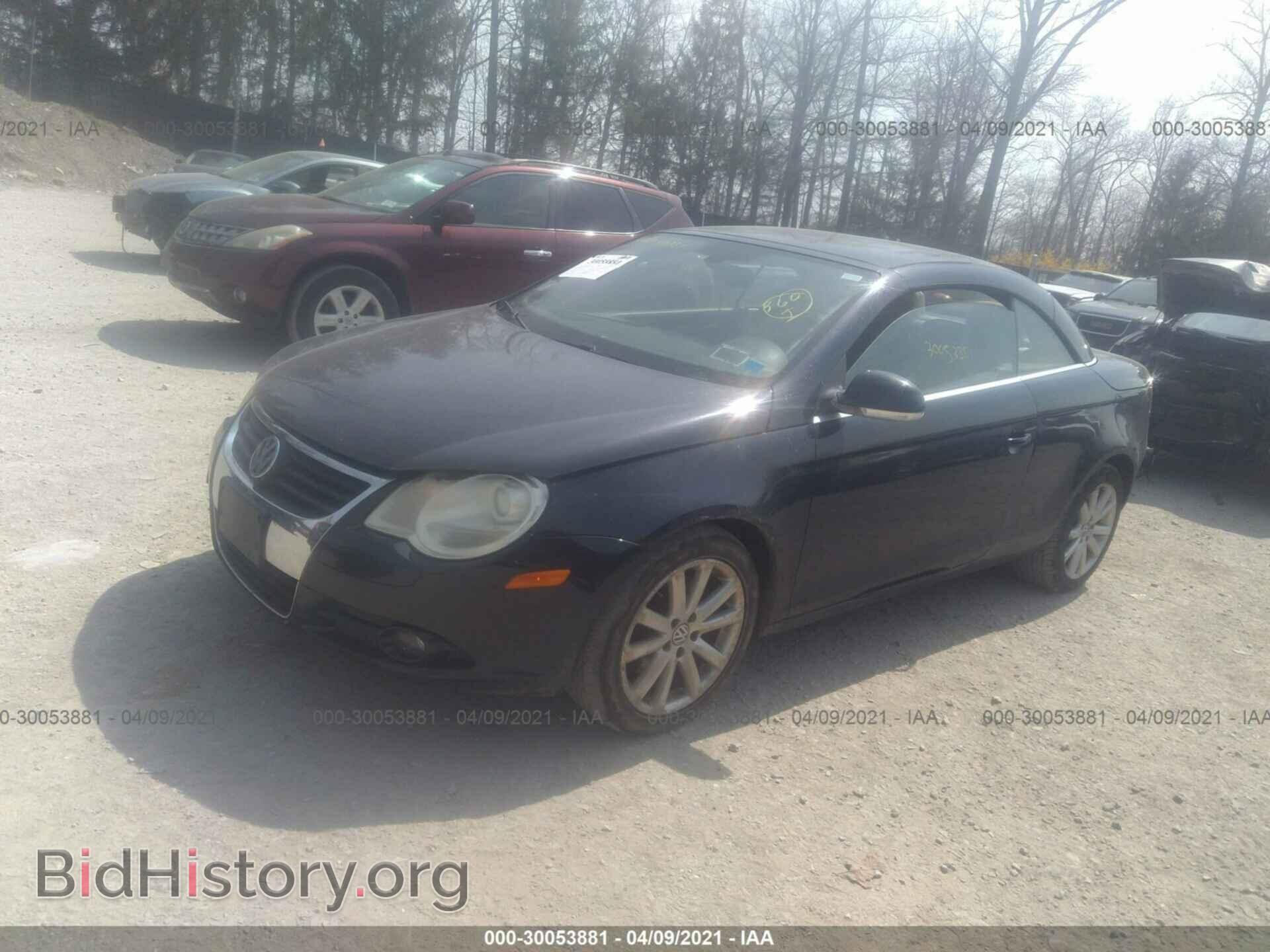 2007 VOLKSWAGEN EOS - VIN: WVWFA71FX7V000720 - Фото 2
