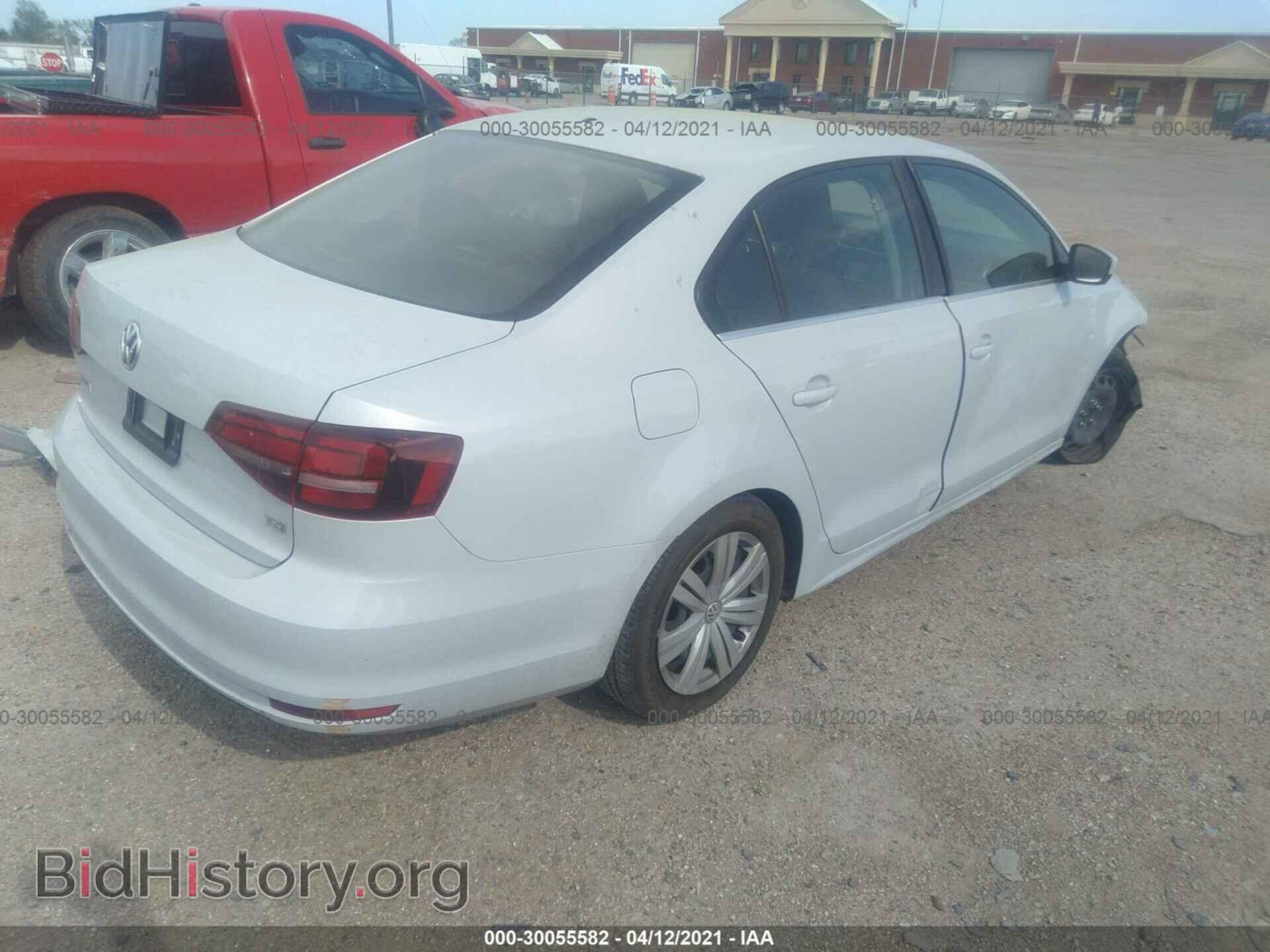 2017 VOLKSWAGEN JETTA - VIN: 3VW2B7AJ2HM324205 - Photo 4