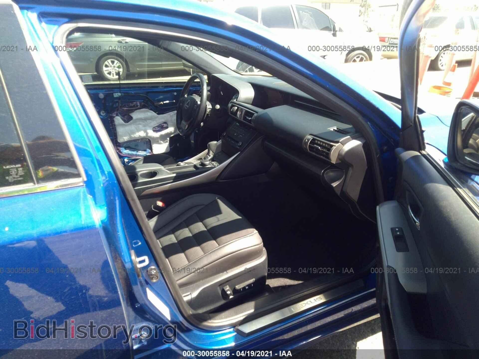 2016 LEXUS IS 200T - VIN: JTHBA1D28G5017177 - Фото 5